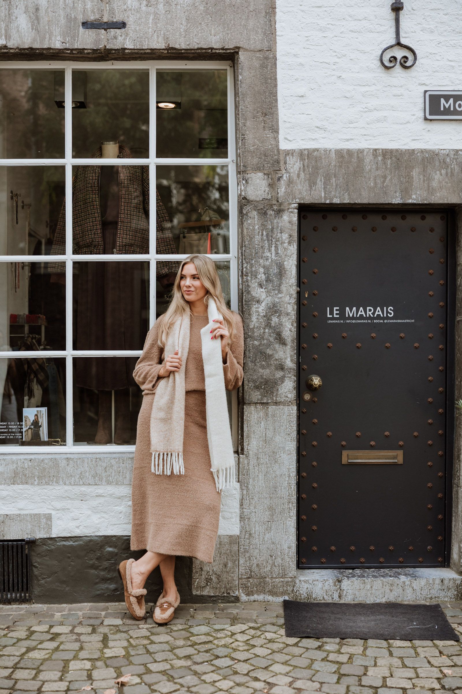 EFFORTLESS ELEGANCE LOOK