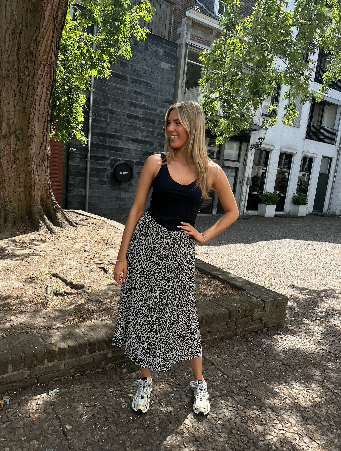 EFFORTLESS ELEGANCE LOOK