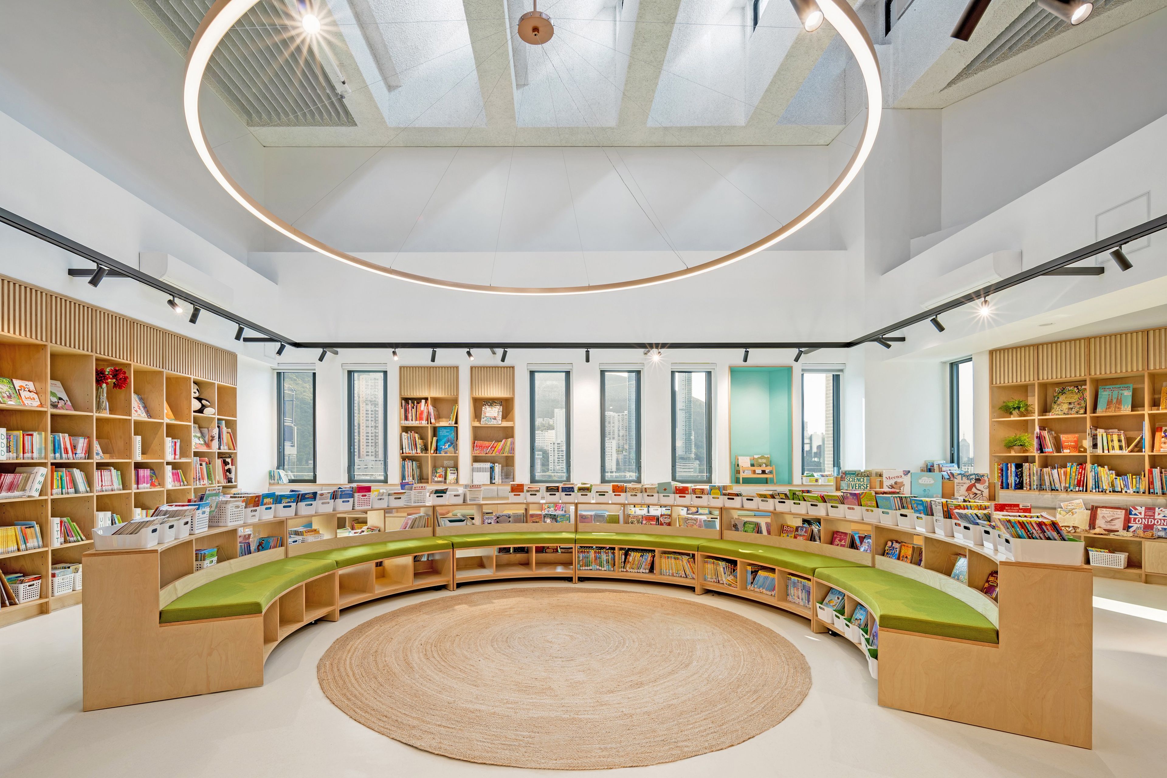 Flexible classroom at the French International School Hong Kong featuring light-filled learning spaces, adaptable furniture and contemporary educational design.