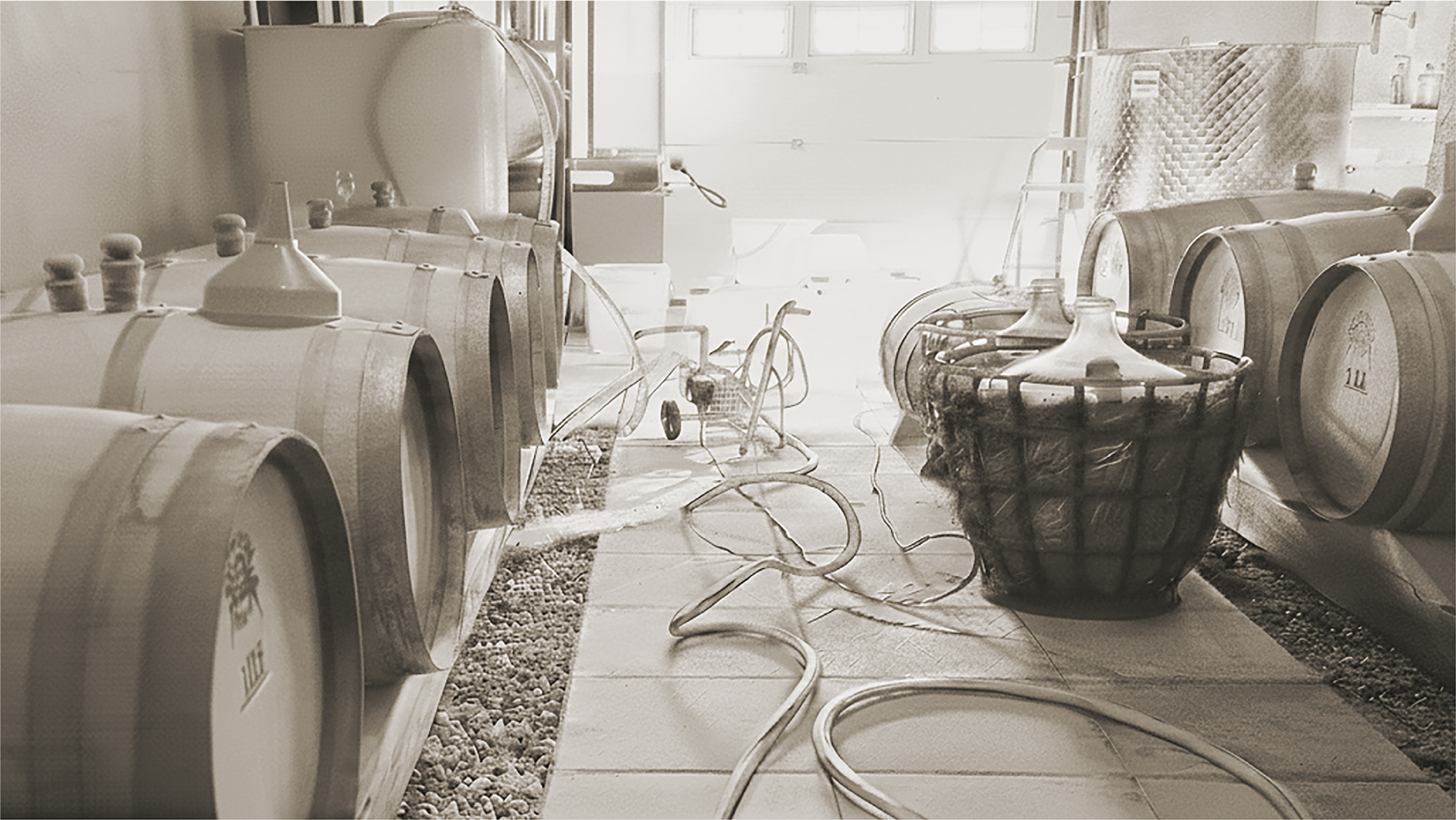 Lagringstønner med Storsand brennevin.