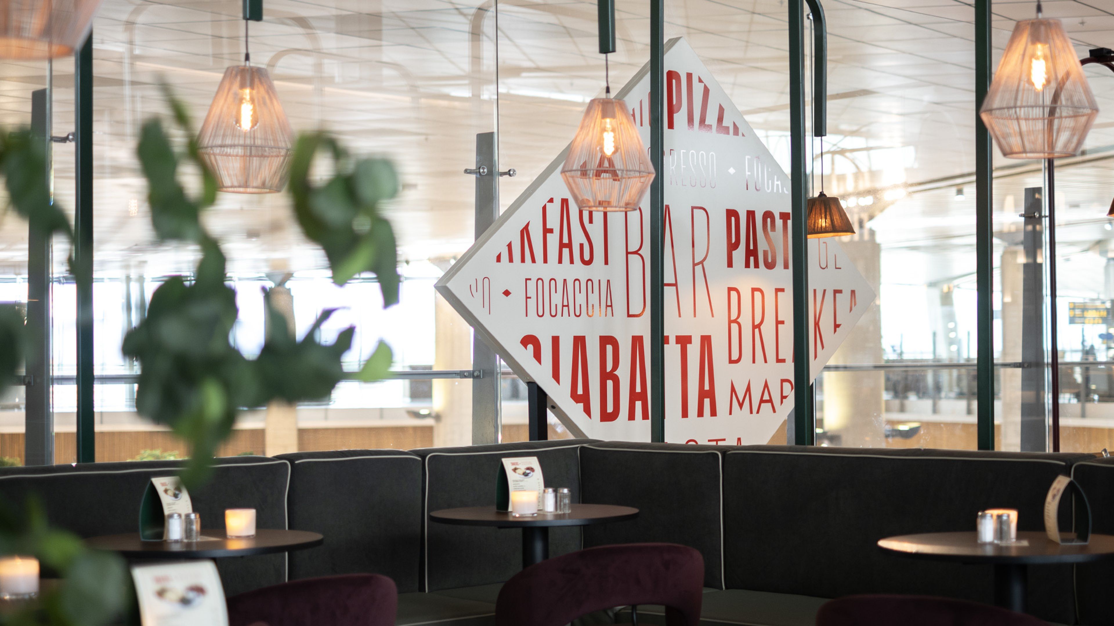 Bilde av skilt på utsiden av restauranten