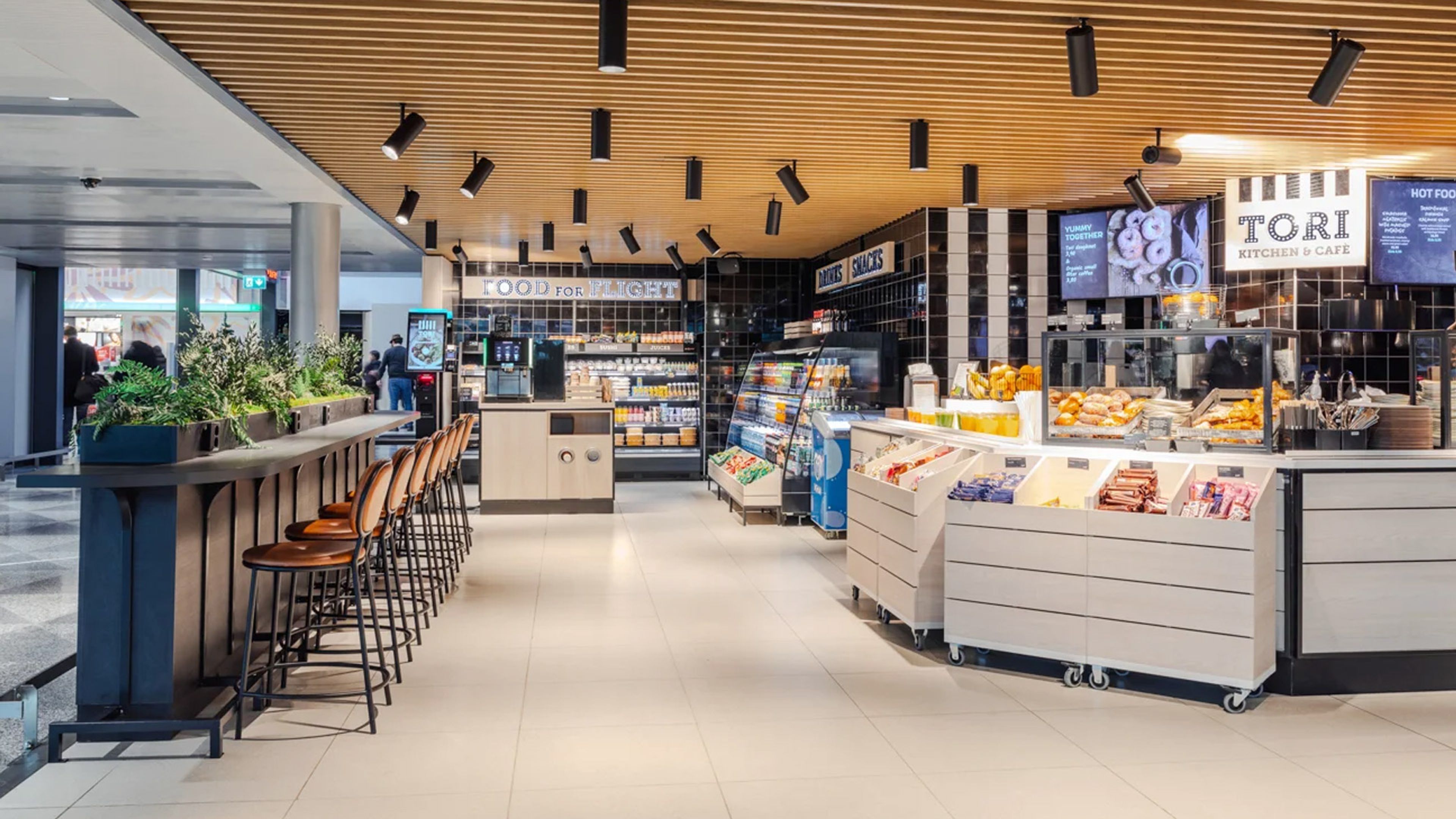 Tori i foodcourt på flyplass