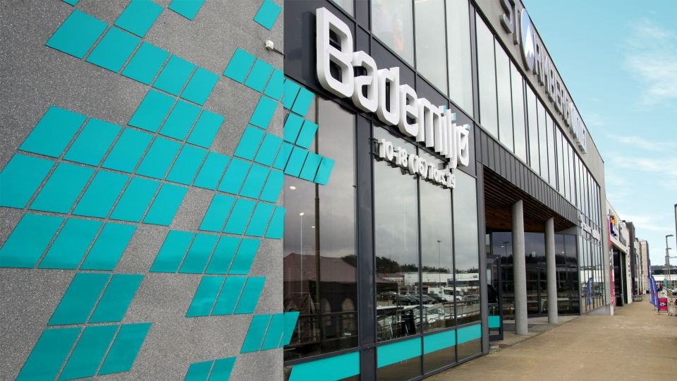 Bademiljø fasade butikk med logo