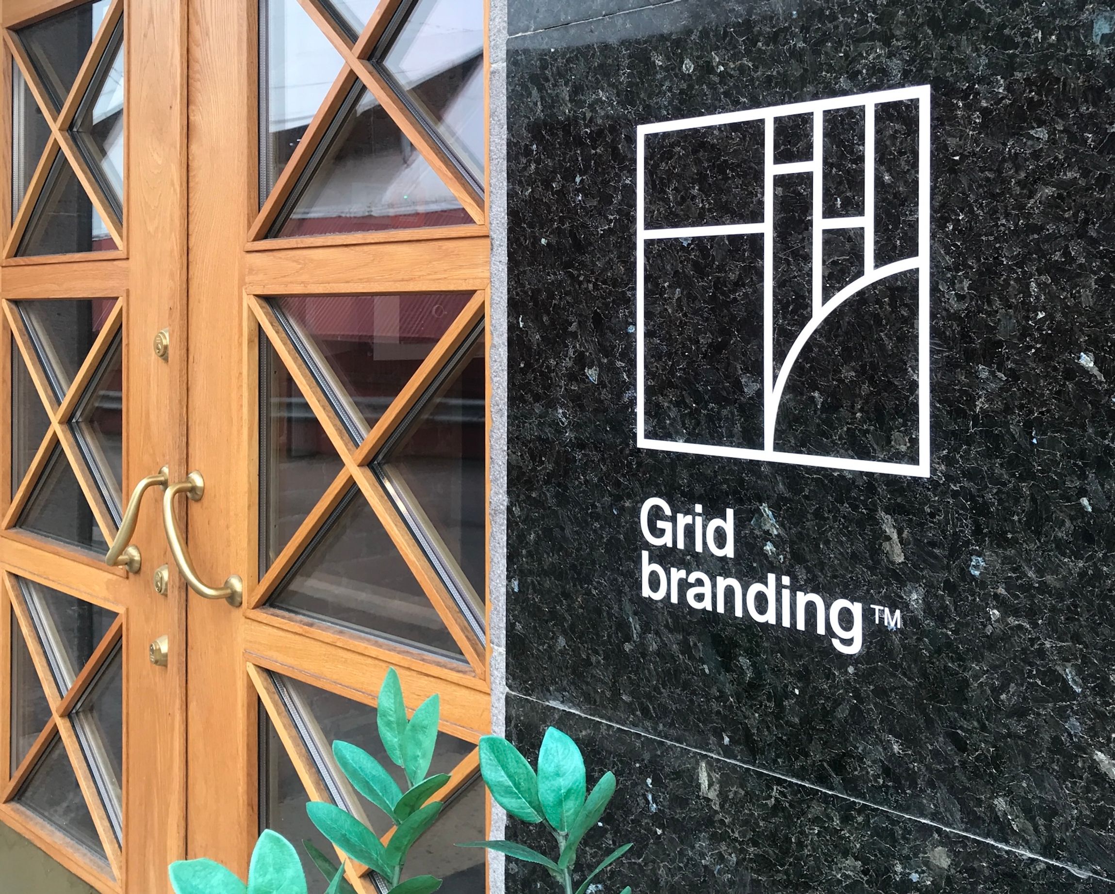 Inngangspartiet til Grid branding i Møllergata 23.