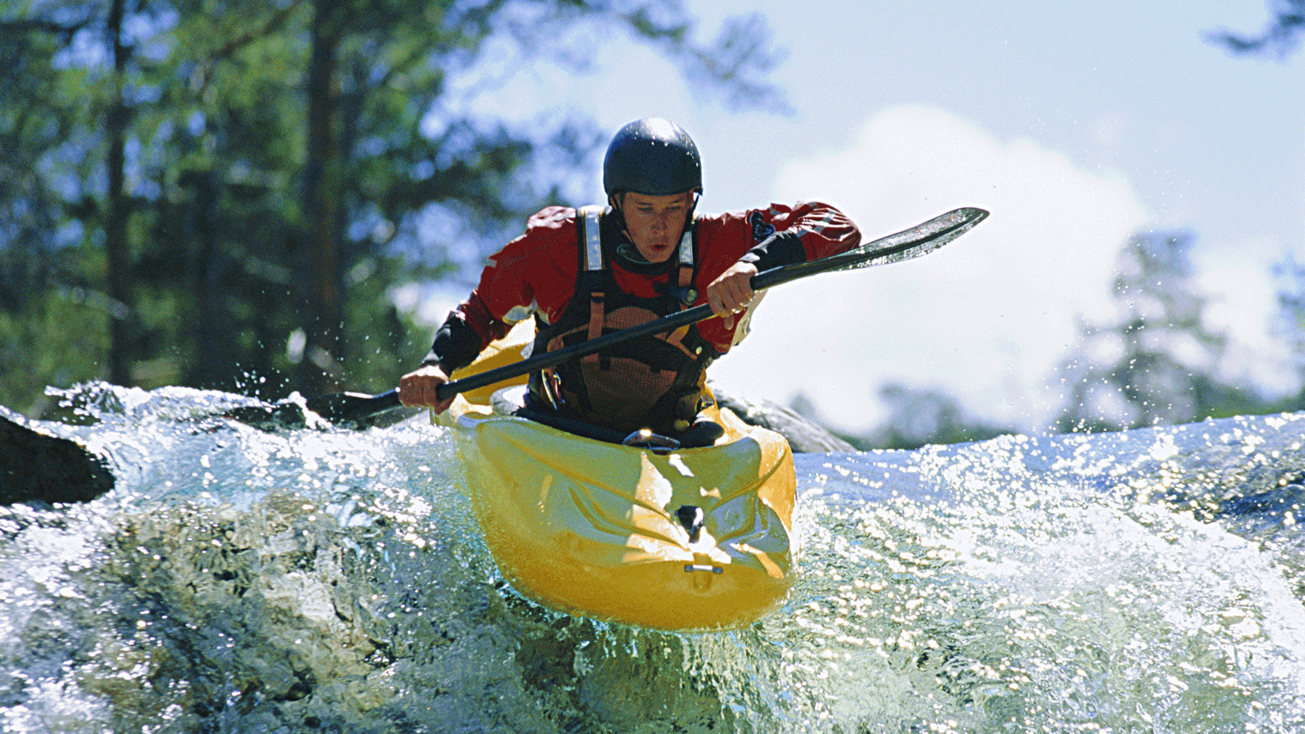 Rafting med kajakk ned elvestryket