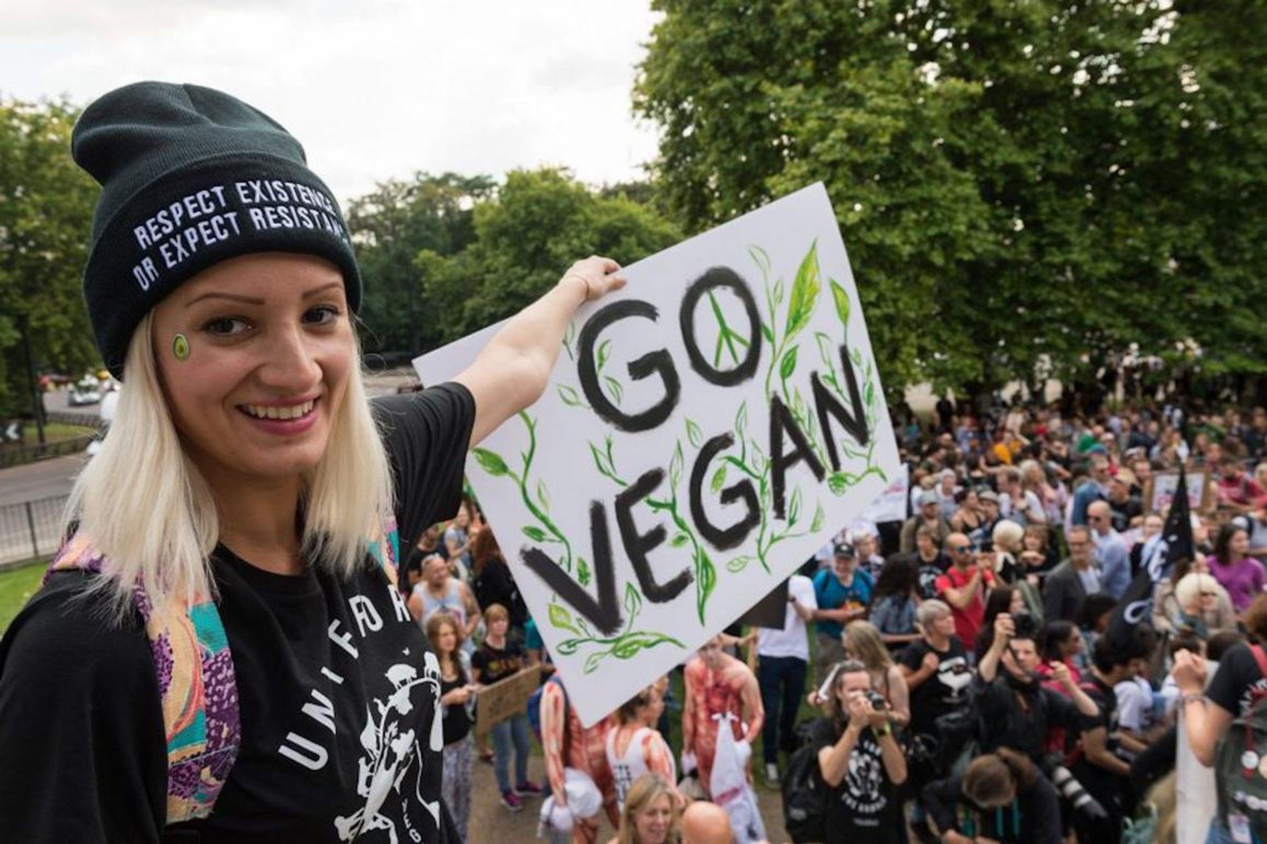 Jente med Go Vegan parole