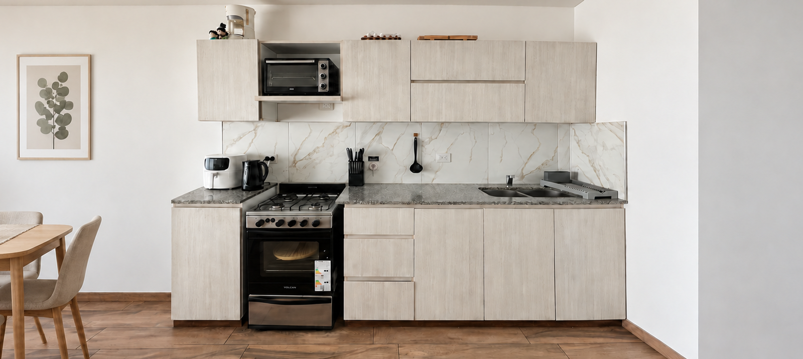 Cocina integrada y sector comedor