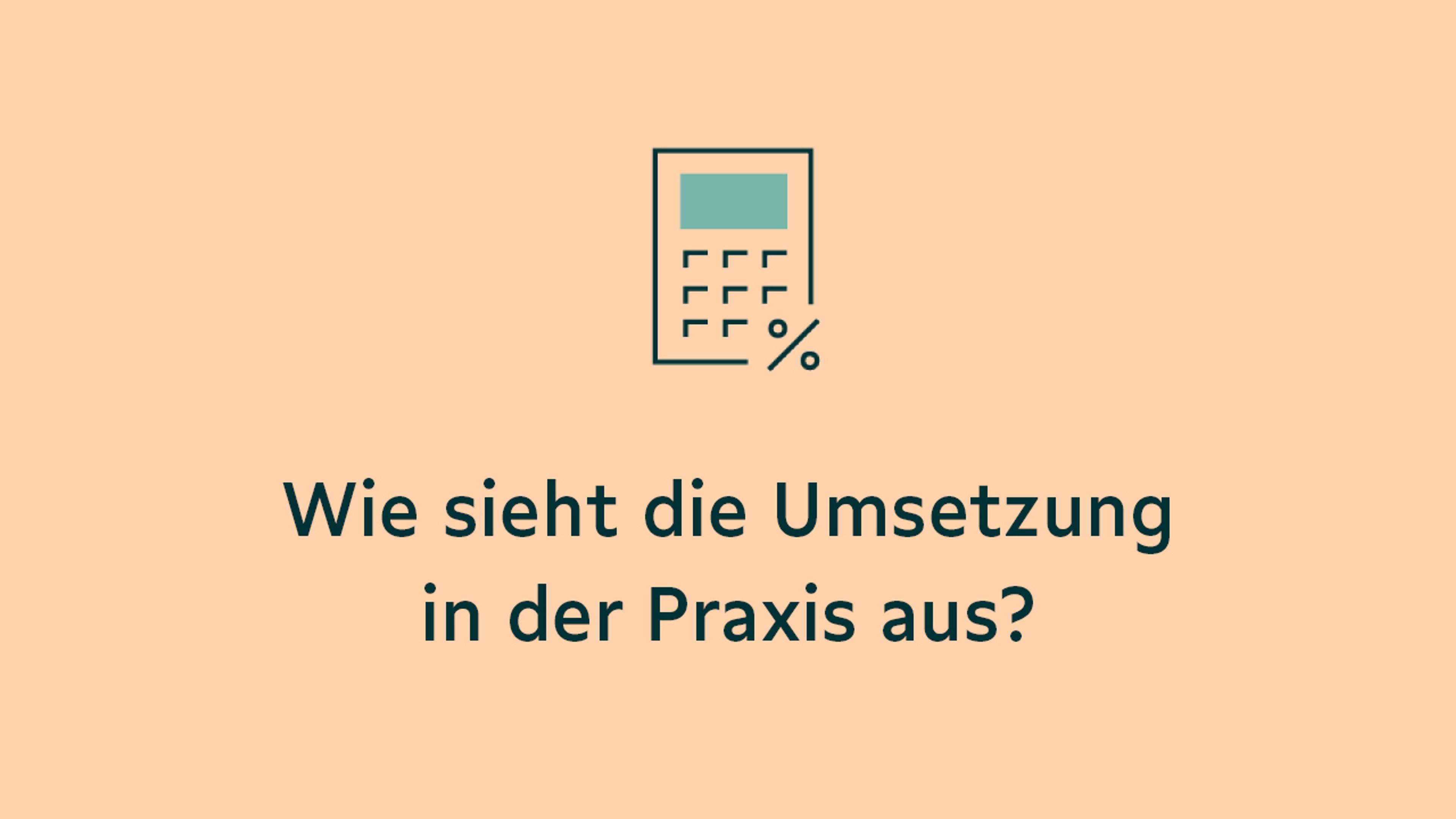 Frage 'Wie sieht die Umsetzung in der Praxis aus?' mit einem Taschenrechner-Symbol und Prozentzeichen auf beigem Hintergrund