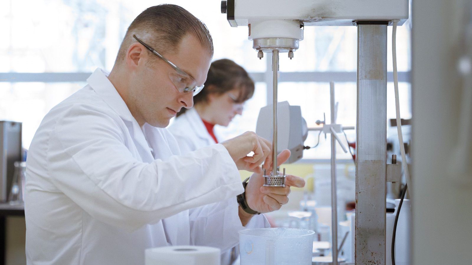 3V Sigma R&D lab, scientists at work
