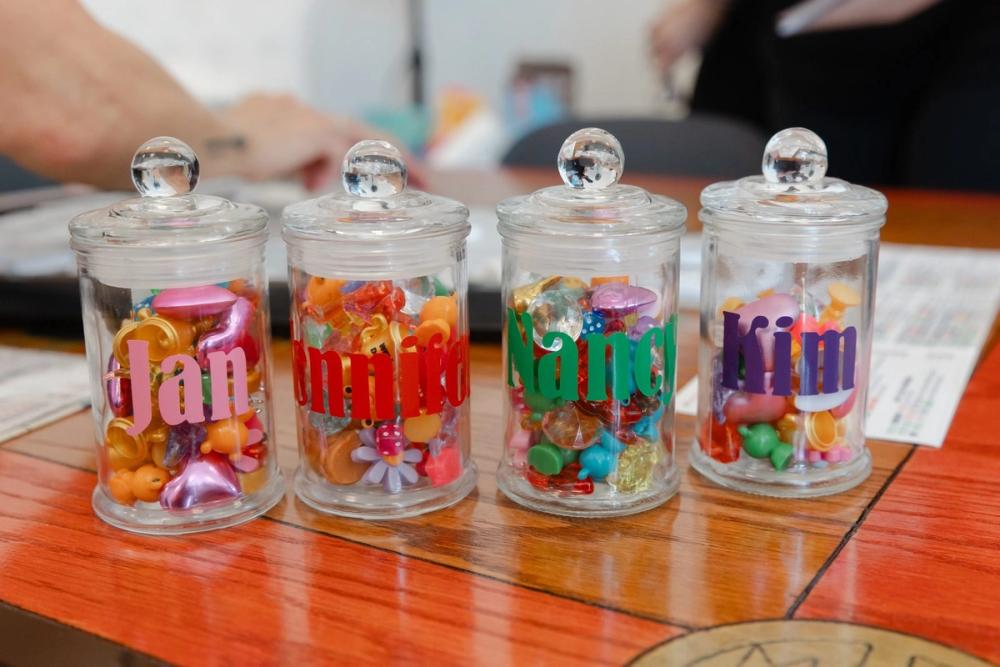 Gift detail, name jars