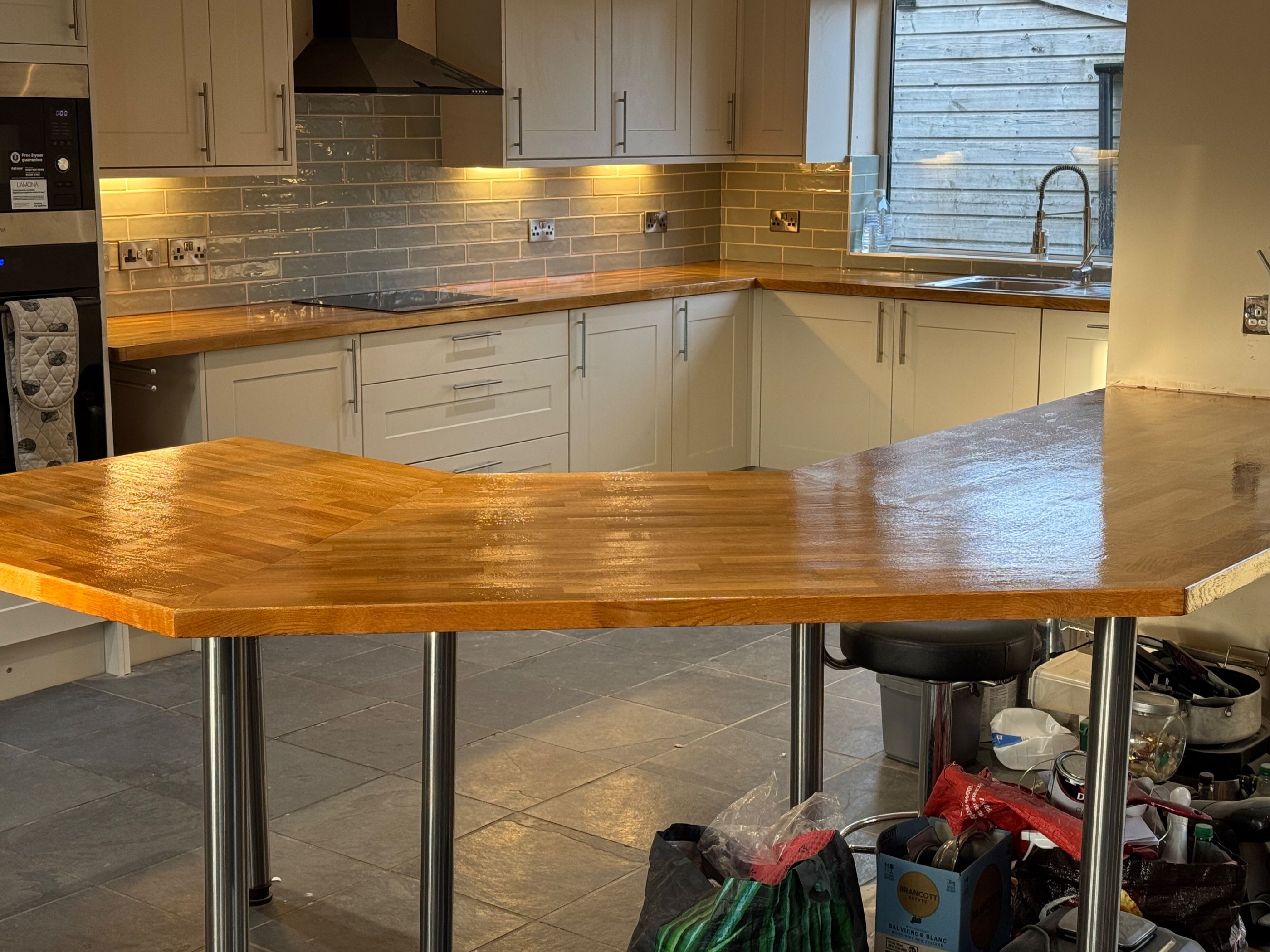 Solid wood worktops that have been lacquered