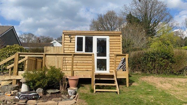 Finished summerhouse with steps and side deck