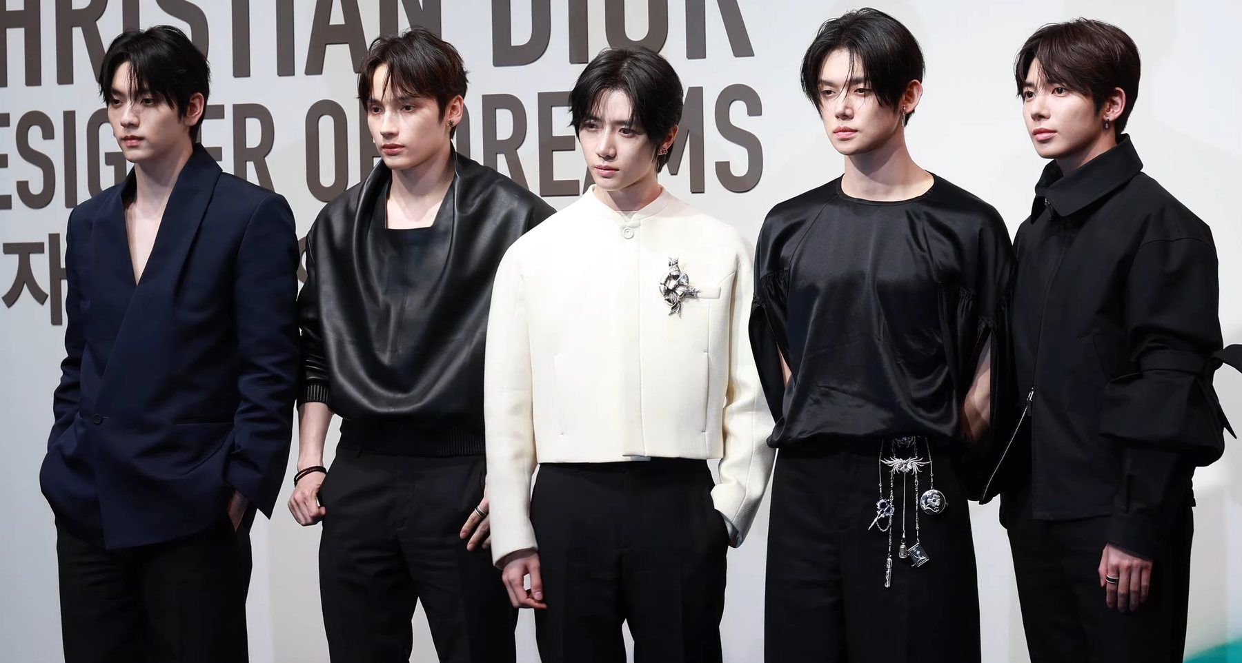 Immagine editoriale di SEOULVERSE per «TOMORROW X TOGETHER: cinque membri verso il nuovo capitolo live».