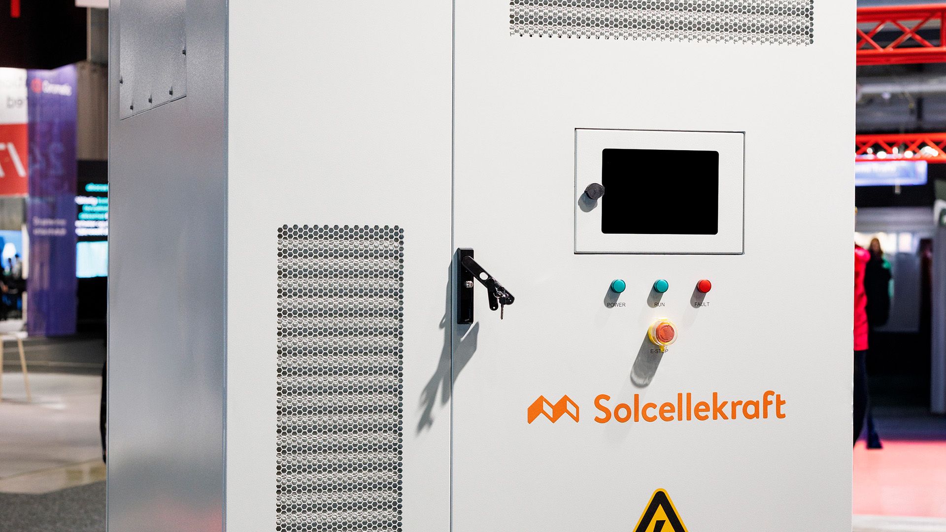 Batteriskap for næeringsbygg levert og installert av Solcellekraft