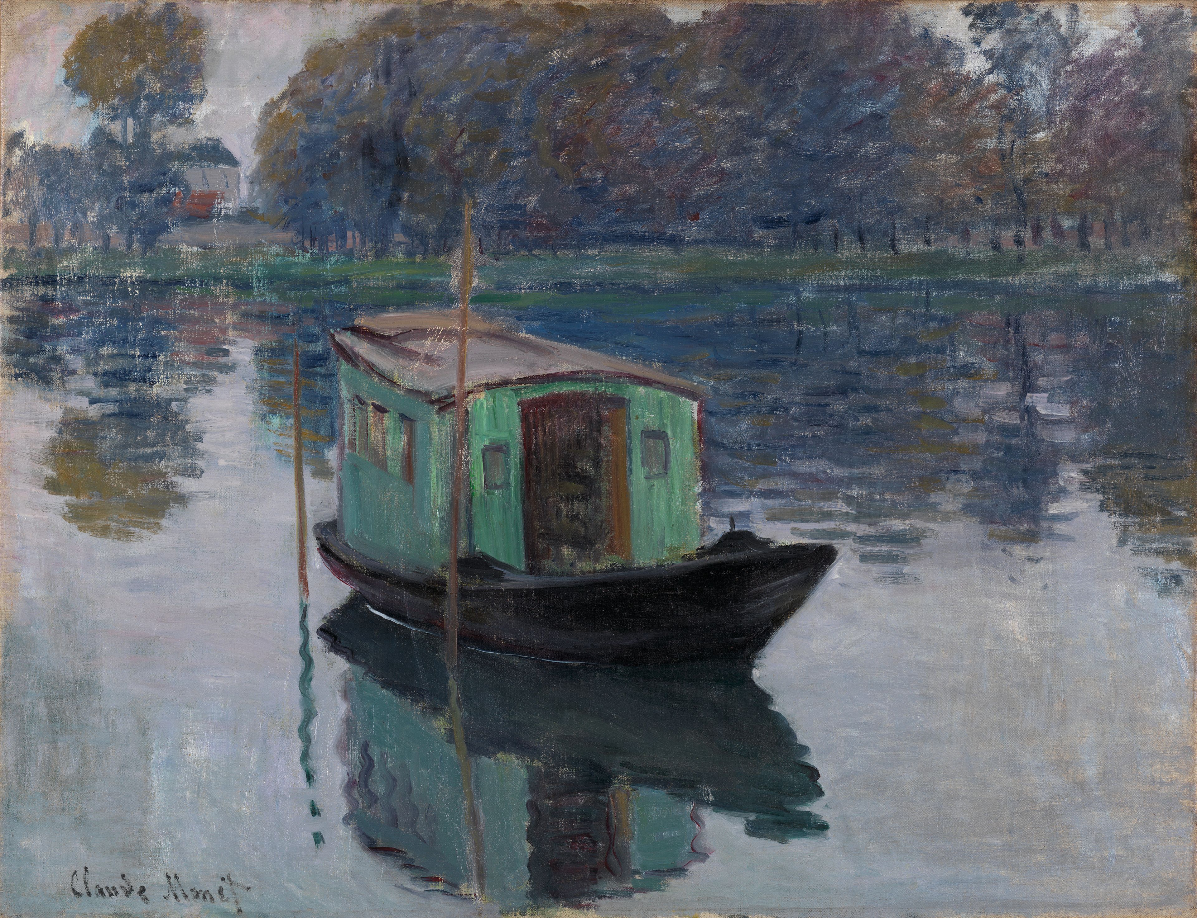Claude Monet, _Le bateau-atelier_, 1874 Schilderij van een groene boot die rustig op een rivier drijft, omlijst door bomen. Schilderij heeft zachte, gedempte kleuren en reflecties in het water