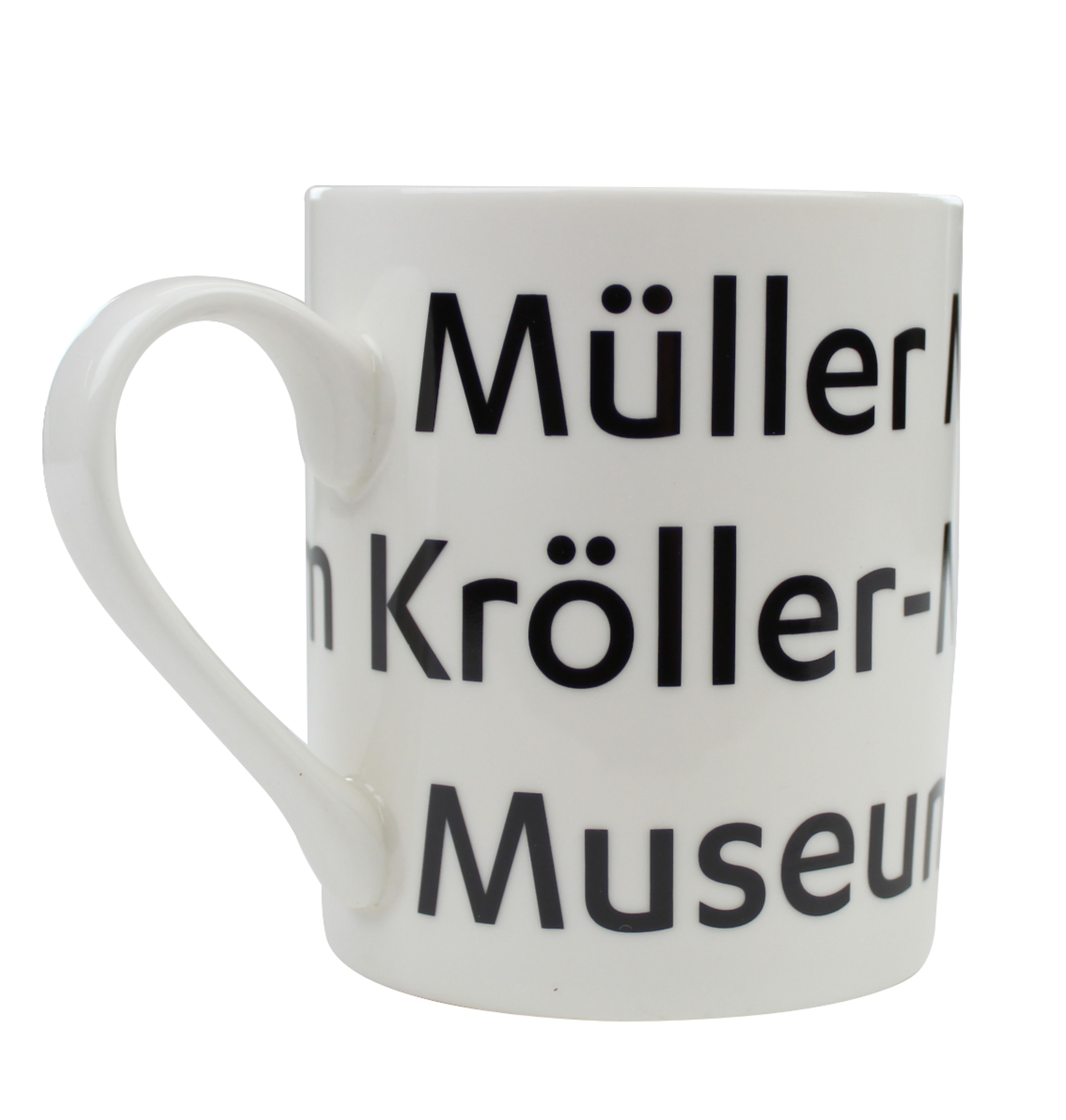 Mok met opdruk tekst 'Kröller-Müller Museum'
