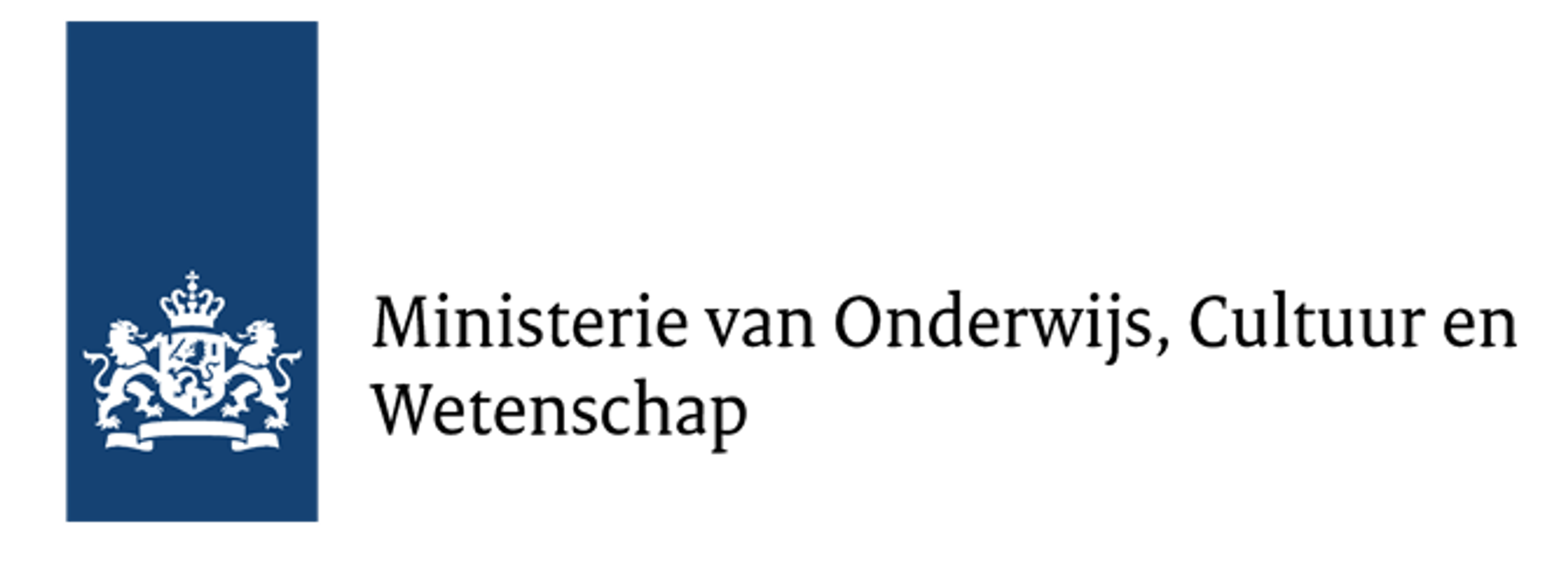 logo met het wapen van Nederland in donkerblauw (twee leeuwen bij een schild) en rechts de tekst Ministerie van Onderwijs, Cultuur en Wetenschap