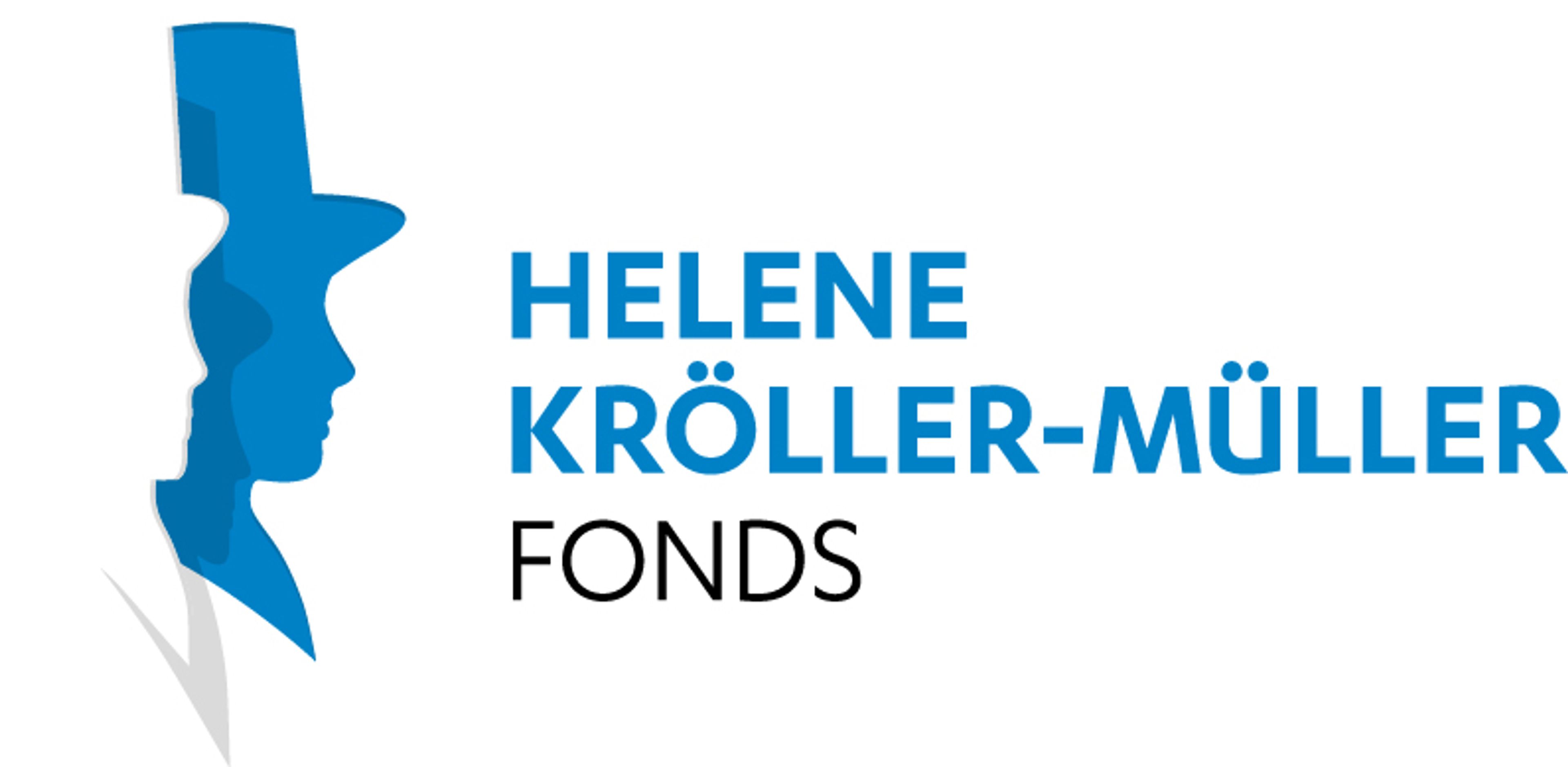 Logo van het Helene Kröller-Müller Fonds, met een blauwe gestileerde silhouetvorm van een vrouw met hoed en de tekst “HELENE KRÖLLER-MÜLLER FONDS” op een lichtgrijze achtergrond.