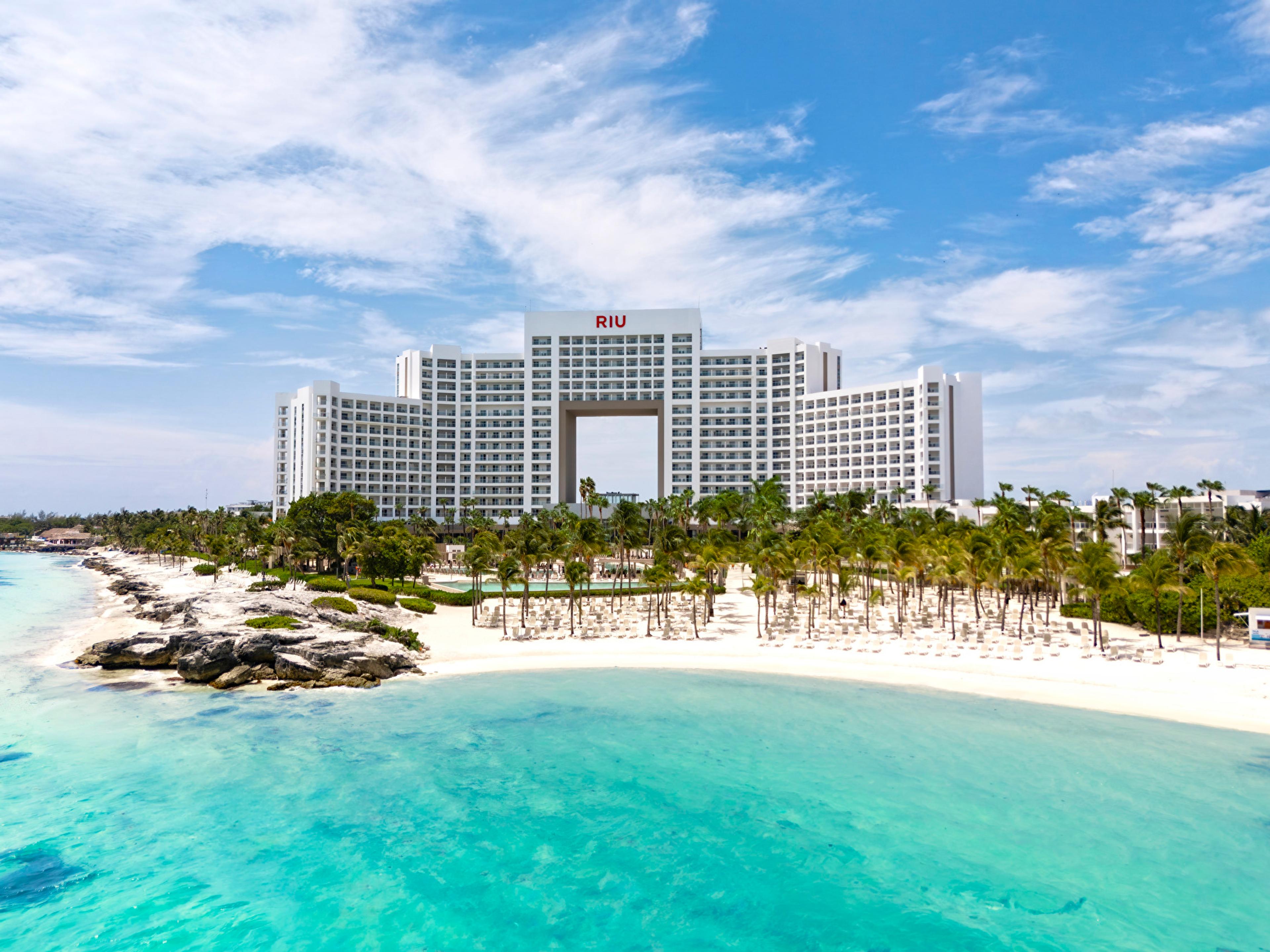 The Riu Palace Peninsula and its beach, in Cancún