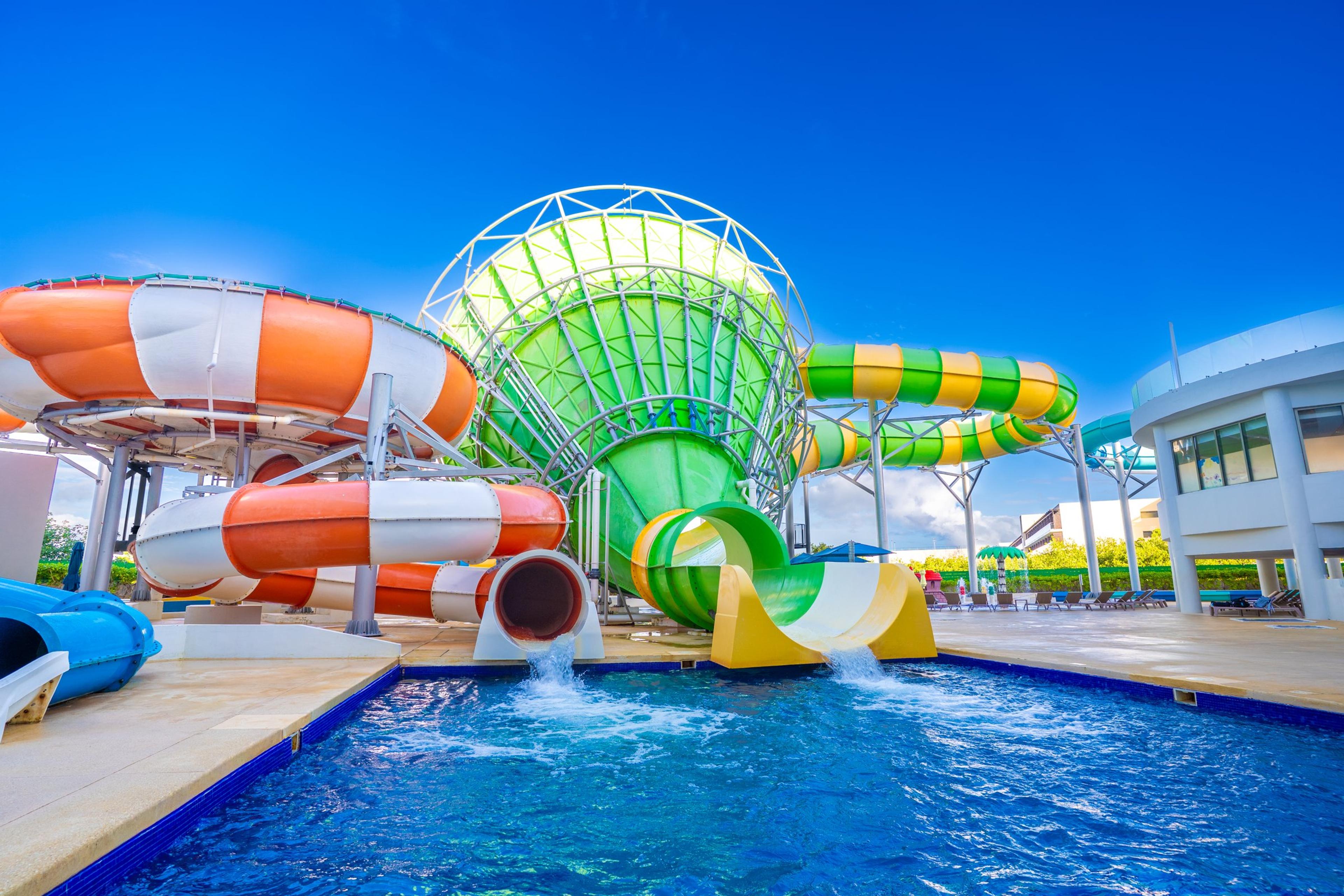 Les glissades colorées du parc aquatique du Royalton Splash Riviera Cancun