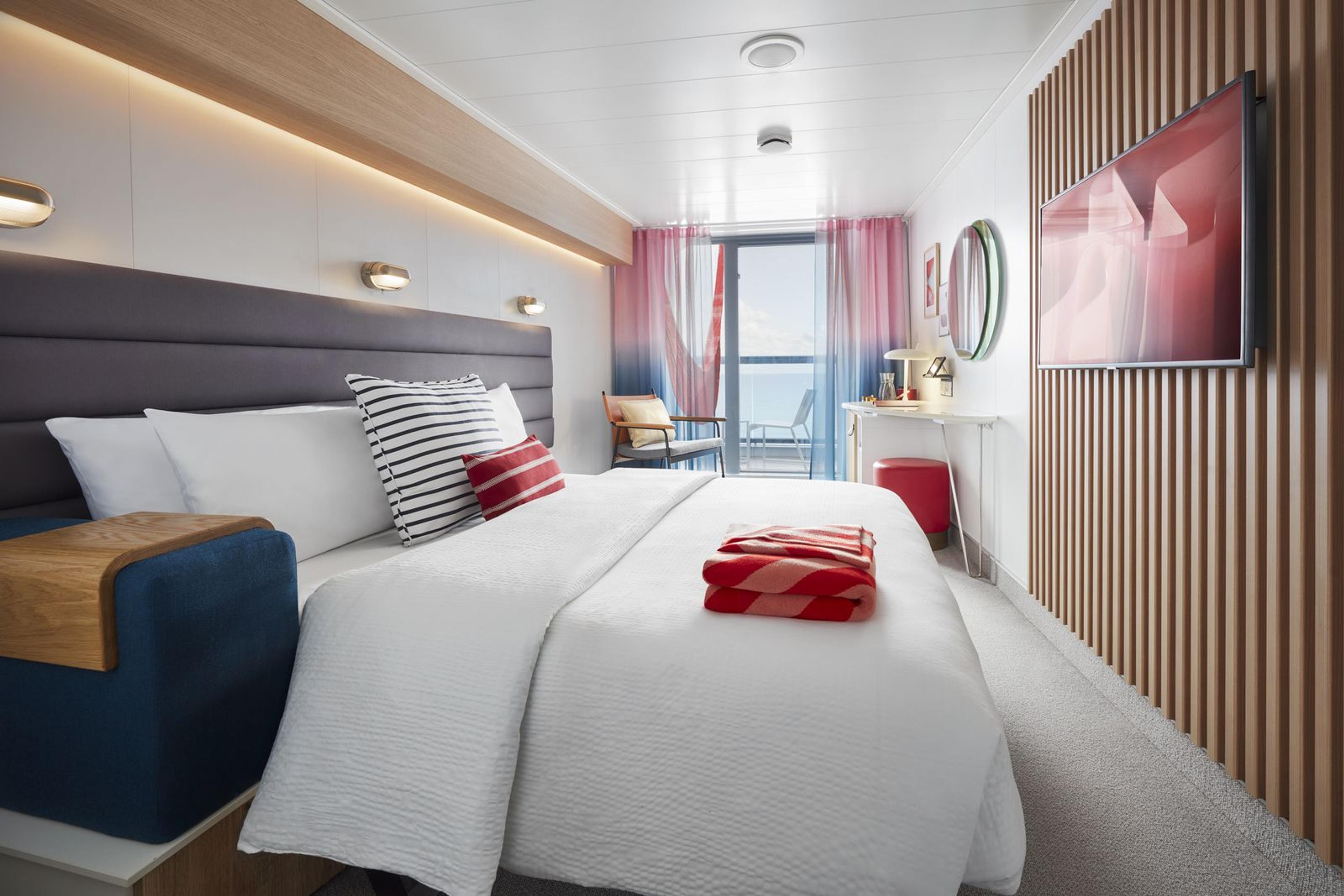 Une cabine Sea Terrace, le lit et la baie vitrée