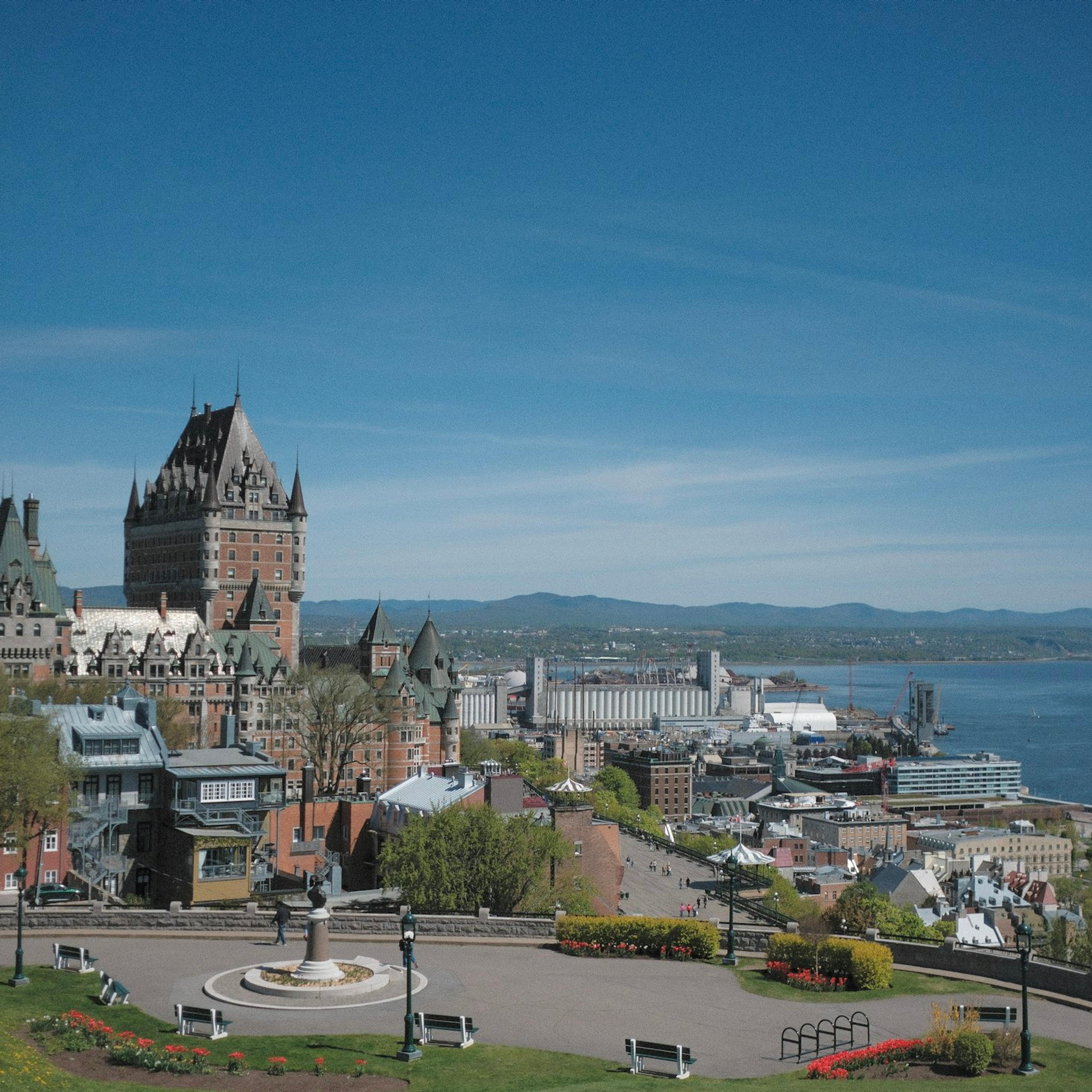 Le Château Frontenac et le fleuve Saint-Laurent, vus des hauteurs de Québec
