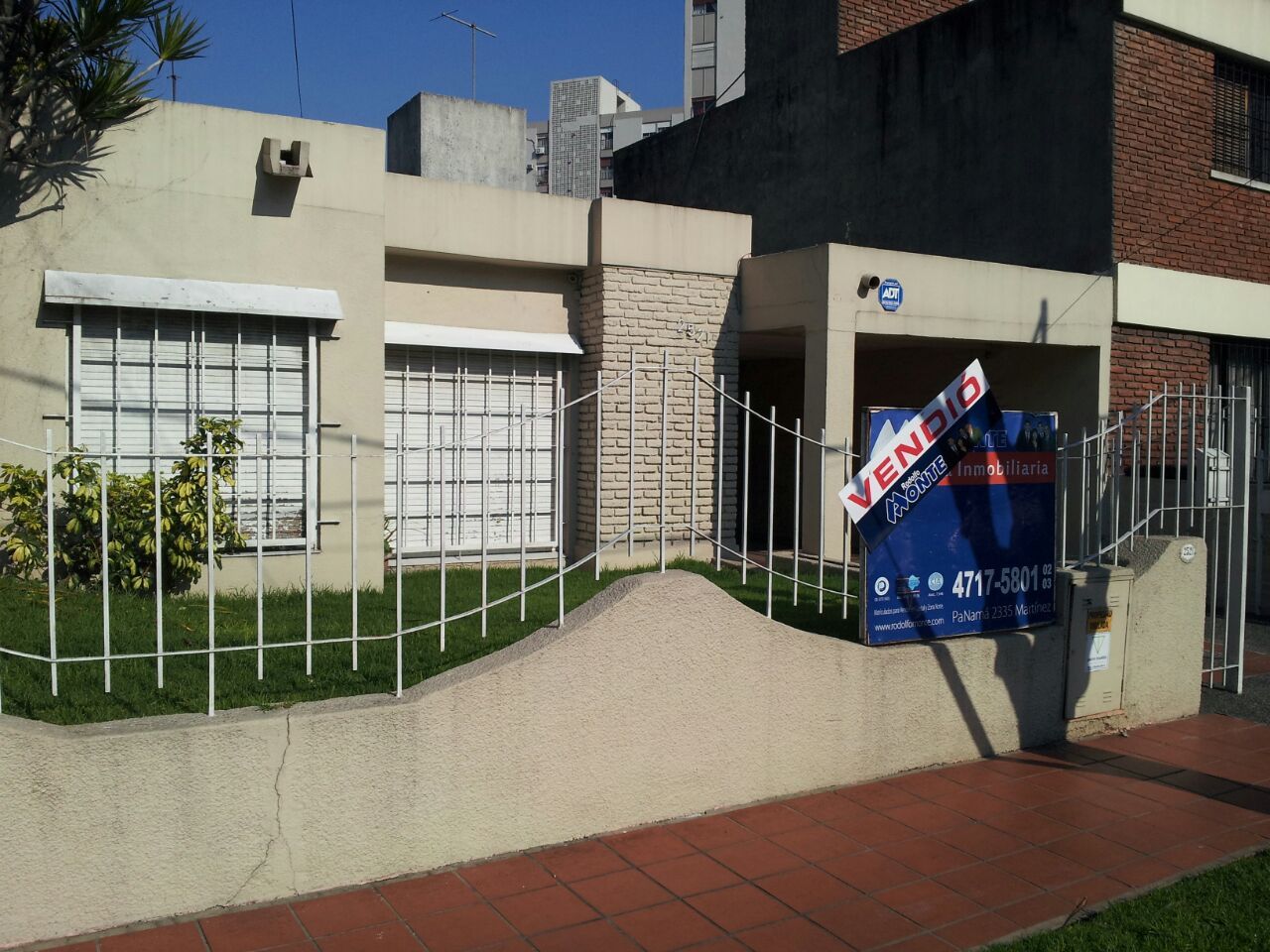 Cartel de Rodolfo Monte Propiedades. Vendida