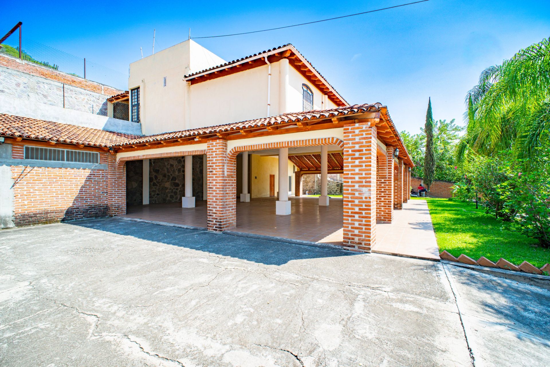 HERMOSA CASA EN LAS PAREDES, JAL.