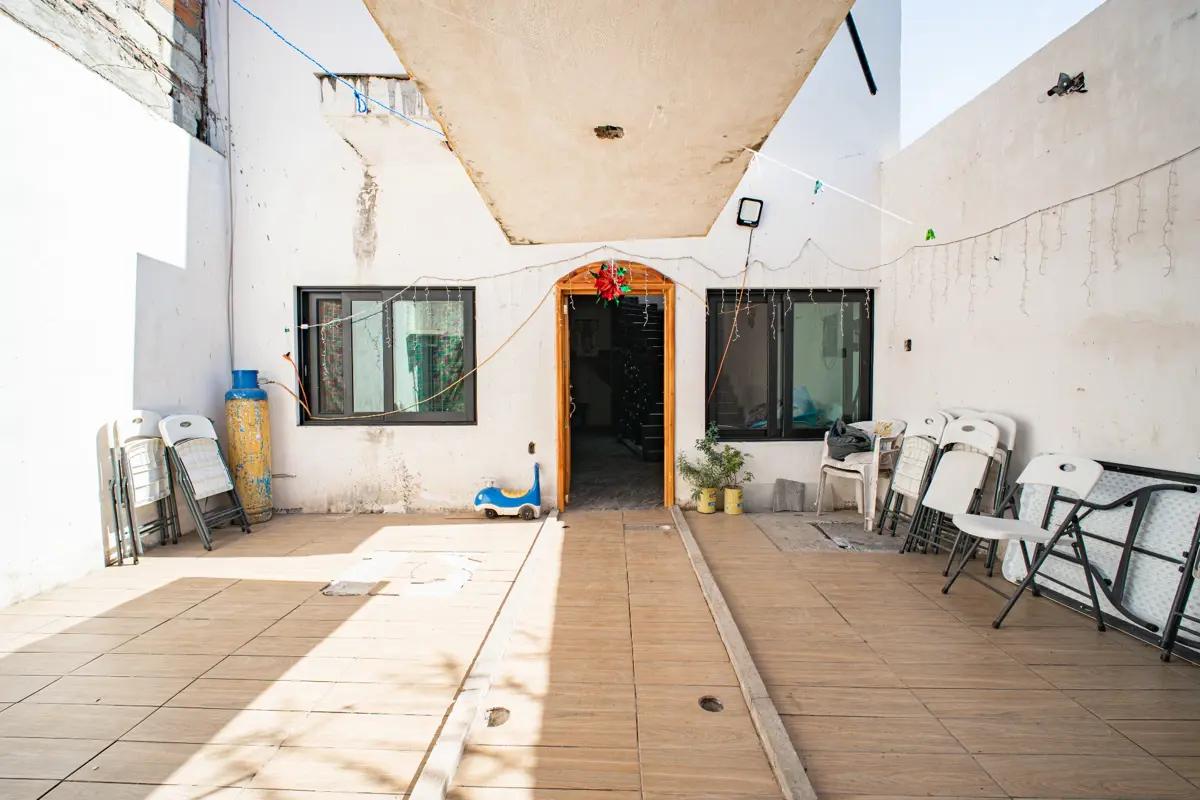 CASA EN EXCELENTE UBICACIÓN, POR CALLE PRINCIPAL CLEMENTE AMAYA, AUTLÁN JALISCO. - Imagen 2