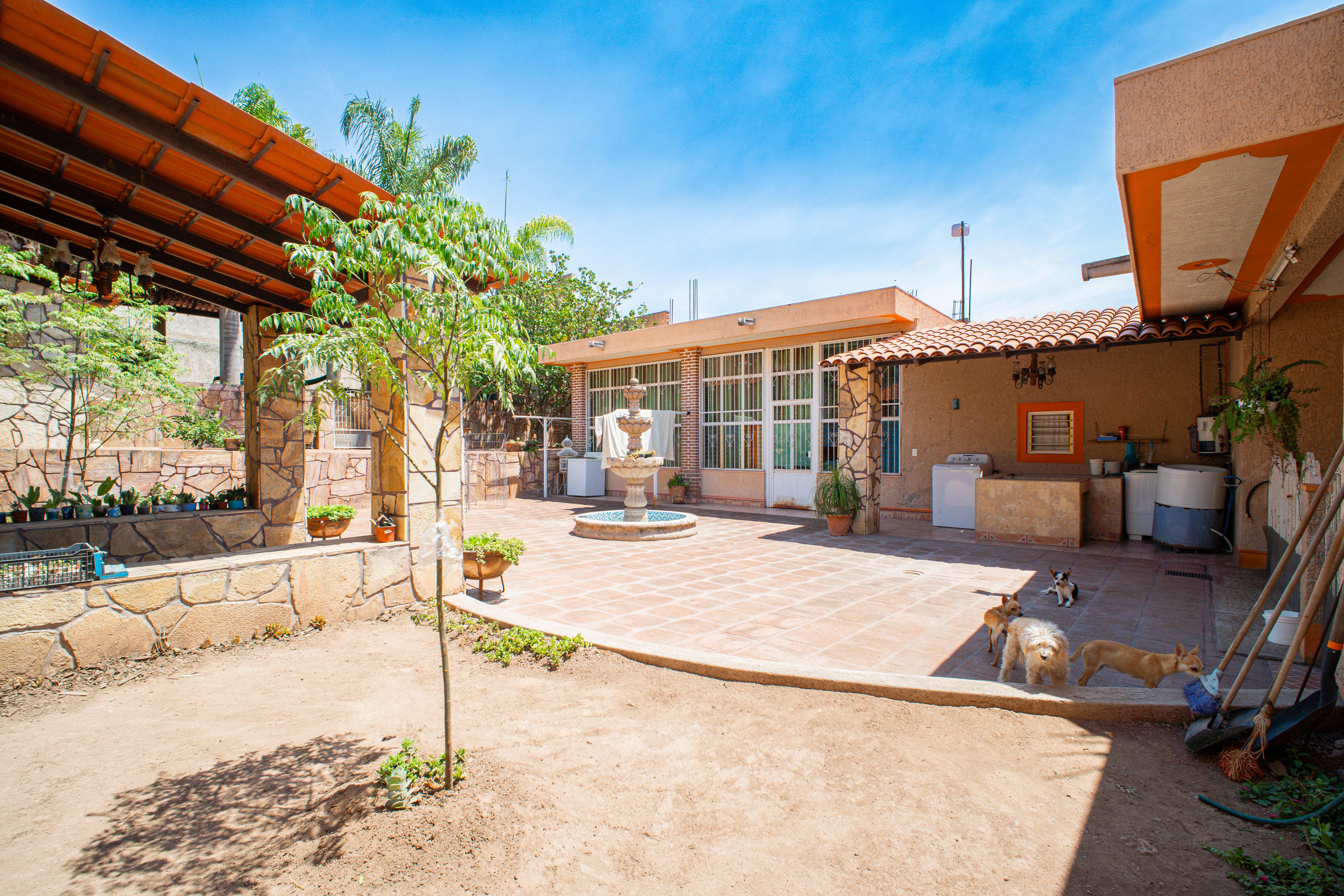 CASA CON LOCAL COMERCIAL EN VENTA EN AUTLAN, JAL. EN LA COLONIA EJIDAL. - Imagen 6