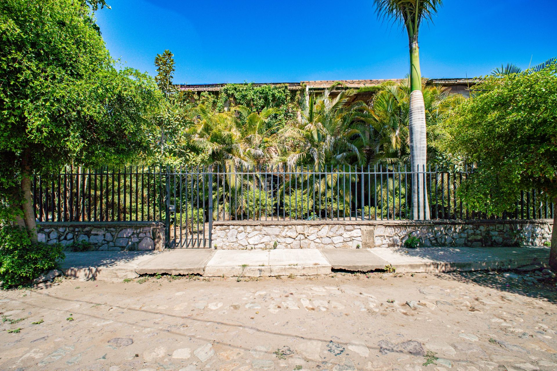 CASA EN OBRA NEGRA, COLONIA SANTA CECILIA, EN EL GRULLO, JALISCO.