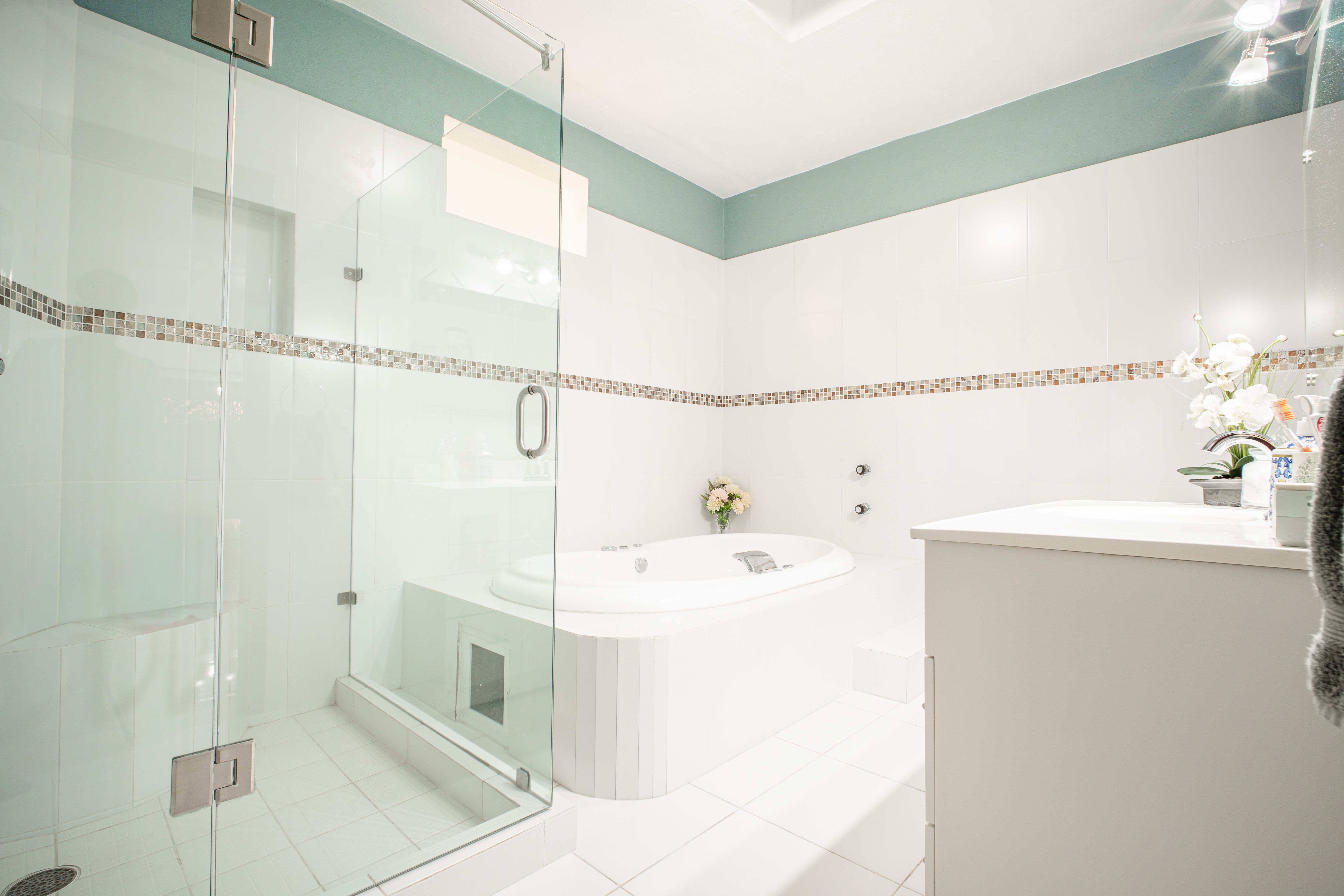 HERMOSA CASA UBICADA EN COLONIA TULIPANES EN EL GRULLO - Imagen 15