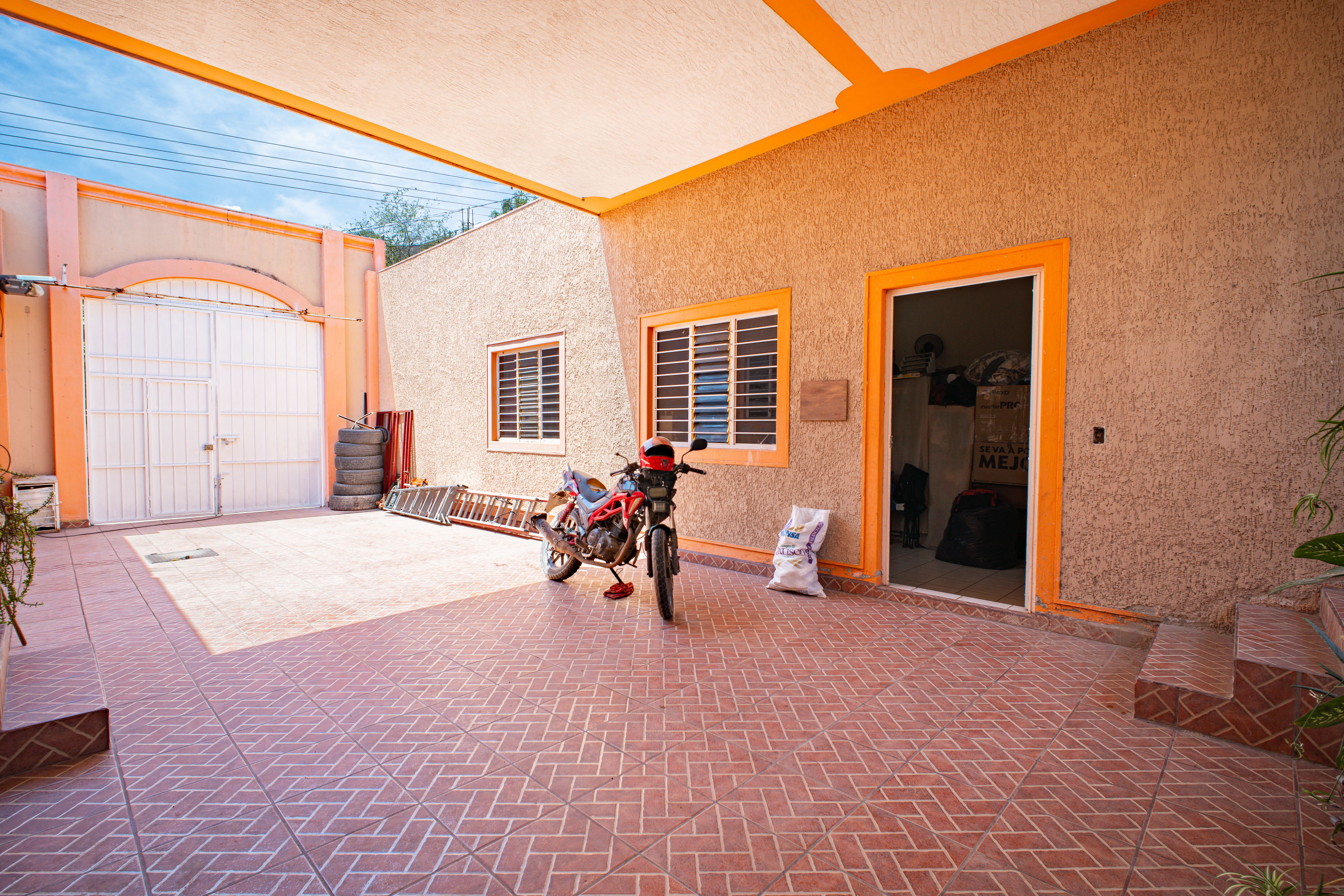 CASA CON LOCAL COMERCIAL EN VENTA EN AUTLAN, JAL. EN LA COLONIA EJIDAL. - Imagen 4