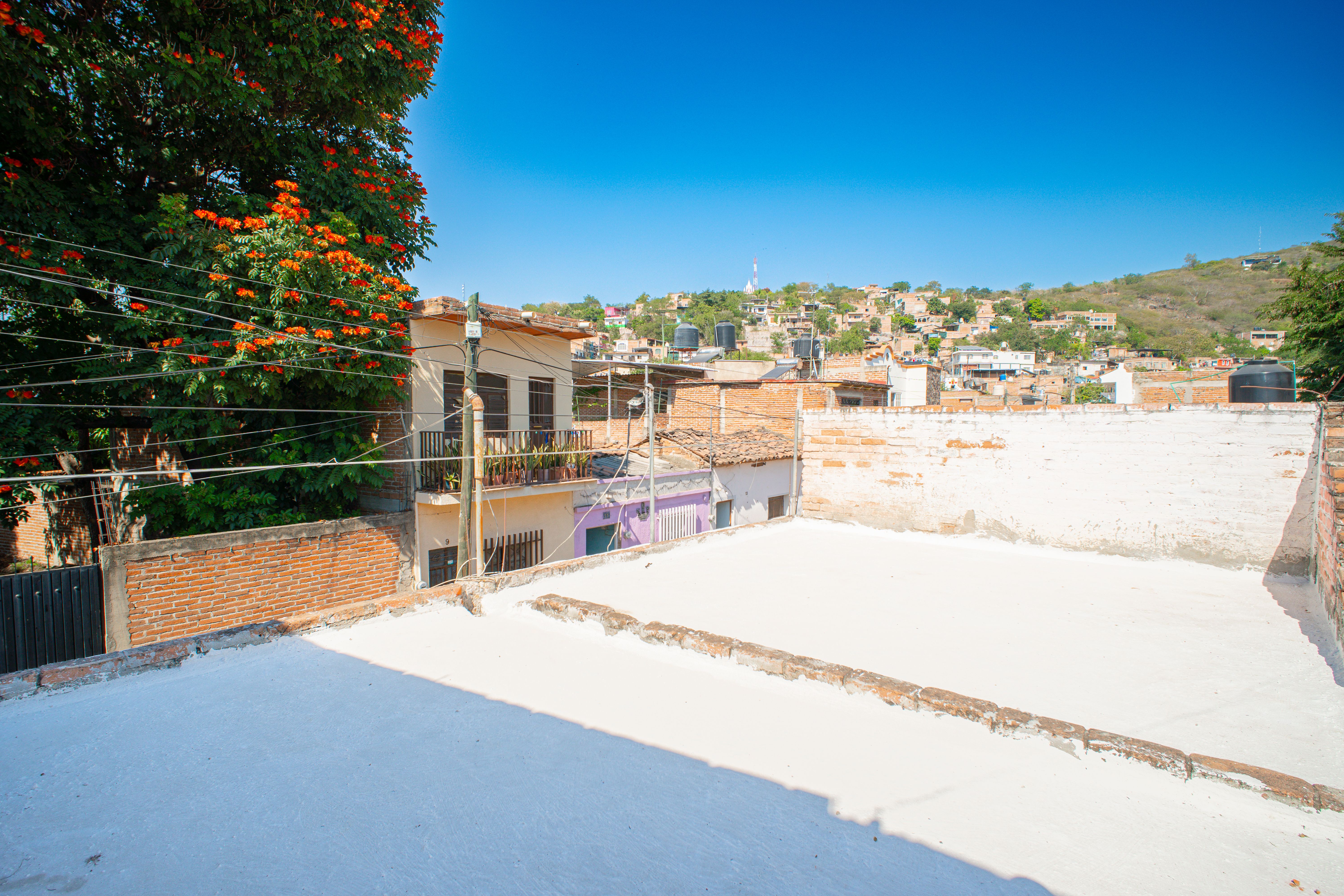 BONITA Y BARATA CASA EN EL CENTRO, A UNA CUADRA Y MEDIA DEL JARDIN MUNICIPAL DE EL GRULLO - Imagen 6