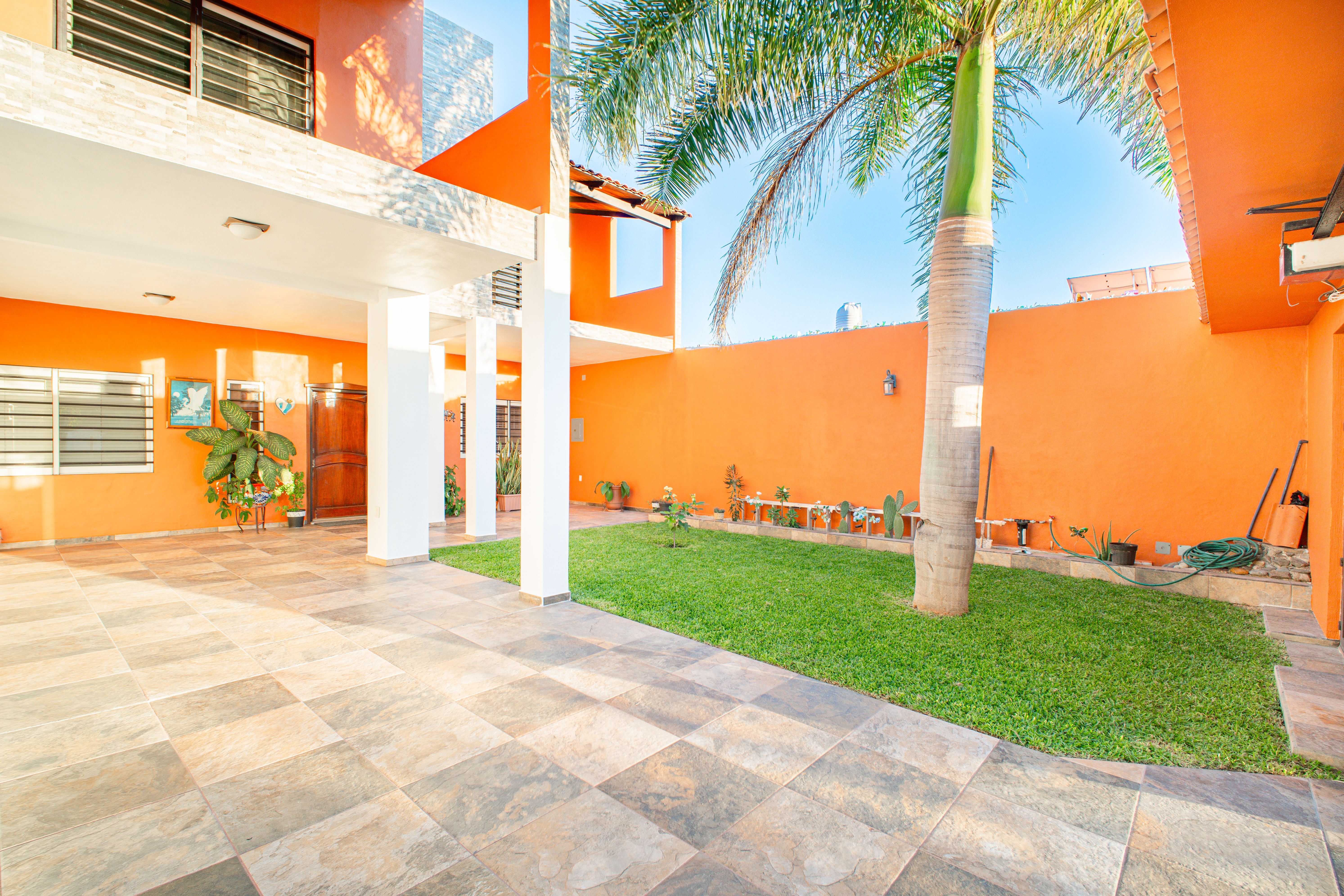 HERMOSA CASA UBICADA EN COLONIA TULIPANES EN EL GRULLO - Imagen 3