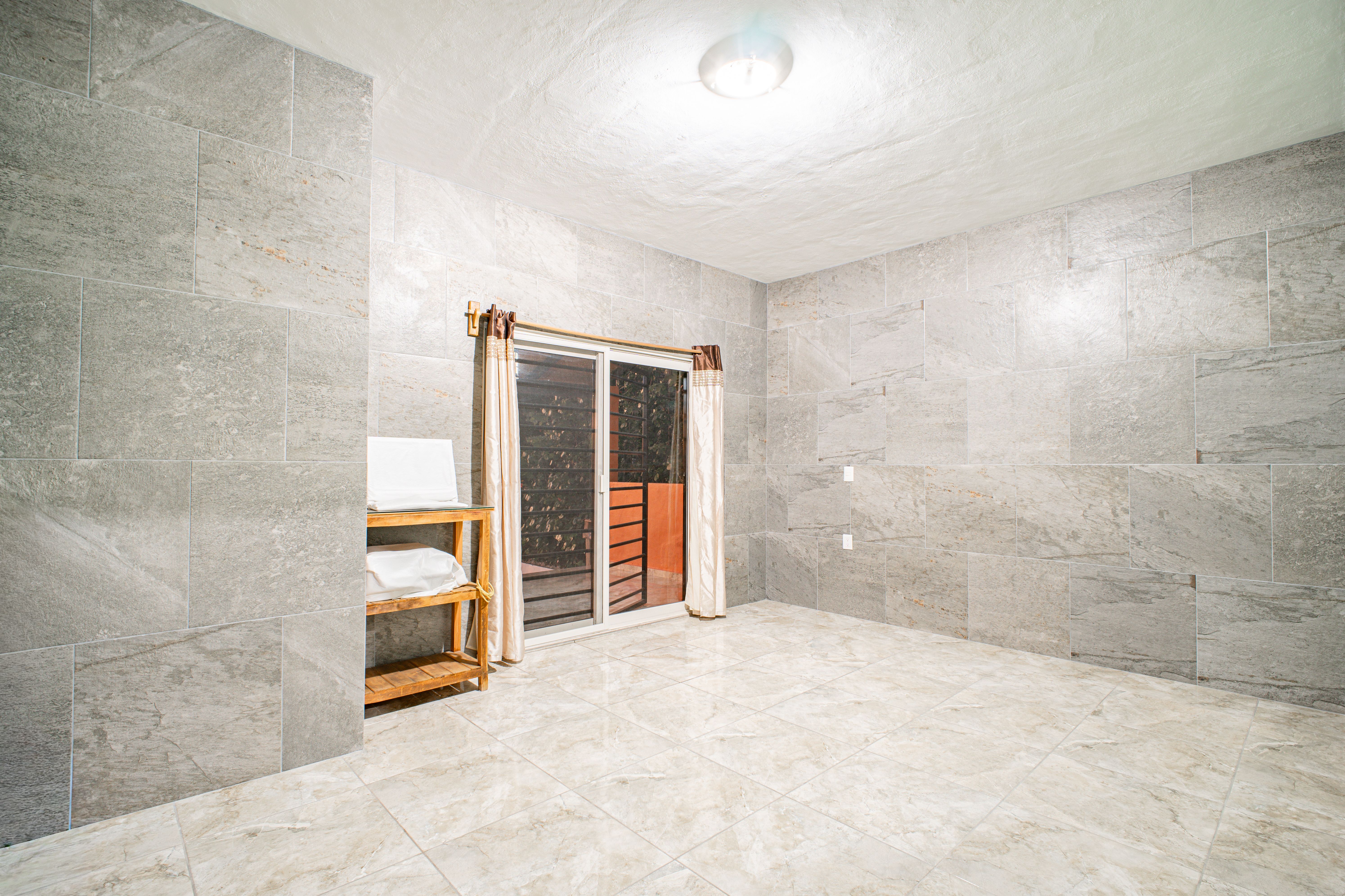 HERMOSA CASA UBICADA EN COLONIA TULIPANES EN EL GRULLO - Imagen 17