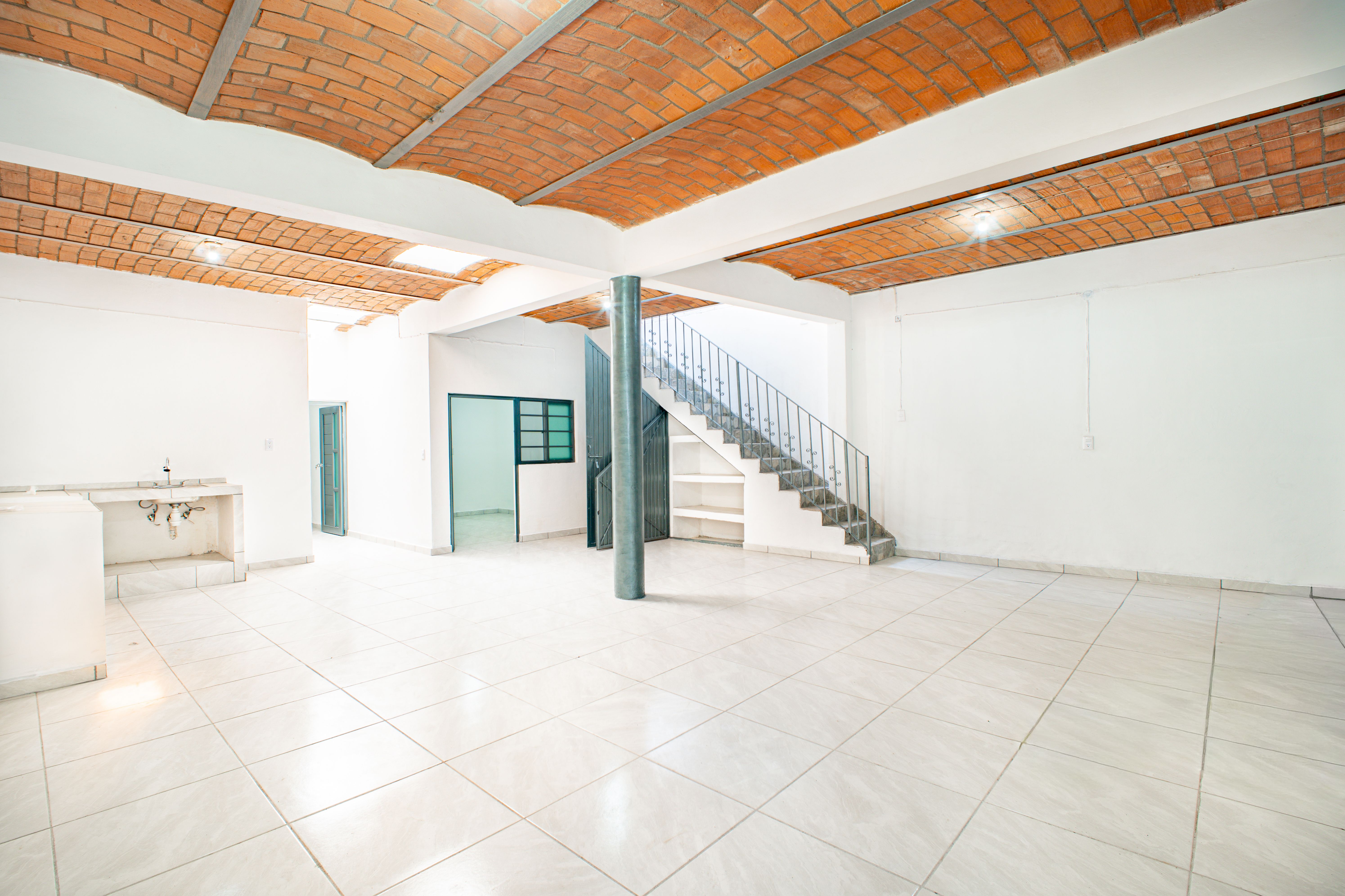 BONITA Y BARATA CASA EN EL CENTRO, A UNA CUADRA Y MEDIA DEL JARDIN MUNICIPAL DE EL GRULLO - Imagen 2