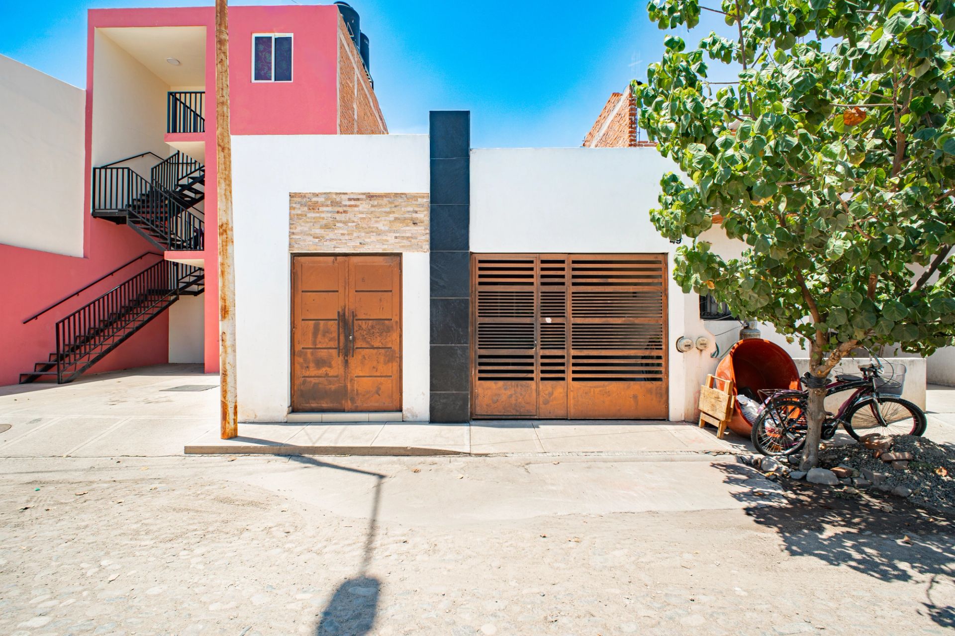 CASA CON LOCAL COMERCIAL EN EL GRULLO, JALISCO.