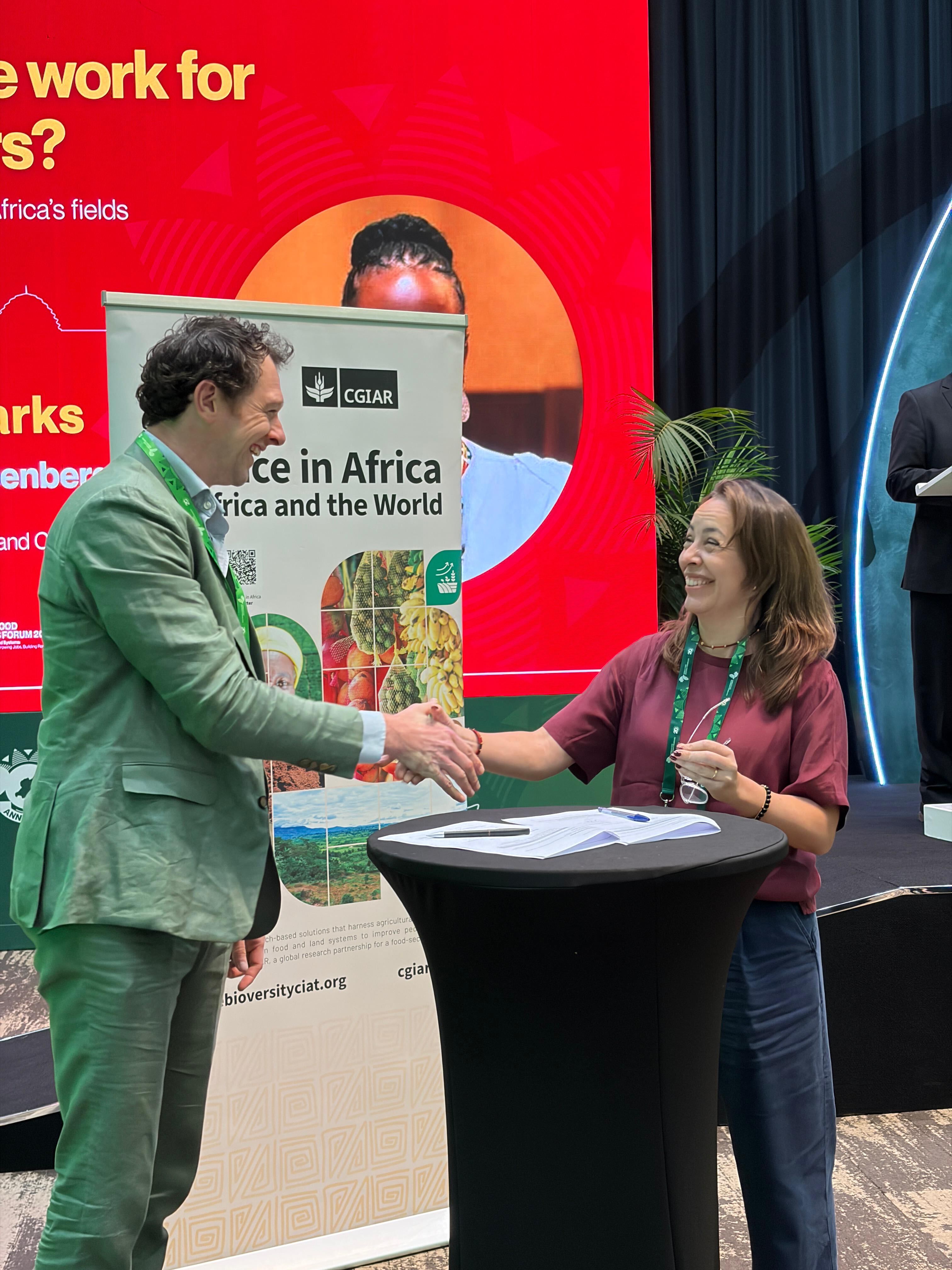 The Alliance of Bioversity International and CIAT signs a five-year agreement with MATI on enhanced rock weathering in smallholder farming