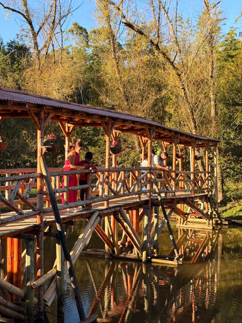 familia en el puente