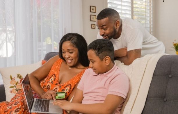 family members looking through a parent's will