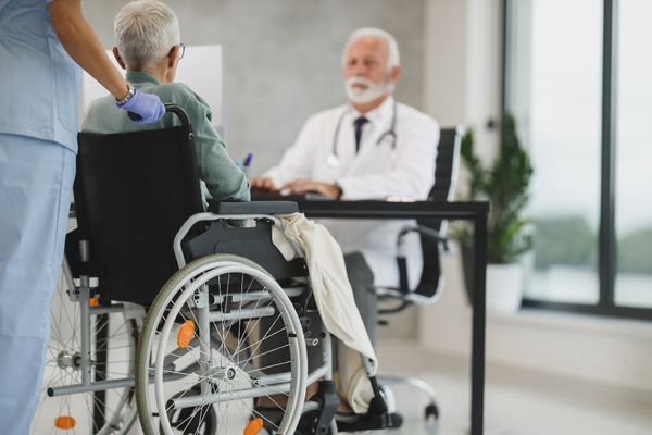 Faut-il créer une SCM entre médecins pour partager son cabinet ?