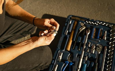 Comment facturer la TVA quand on est artisan ?