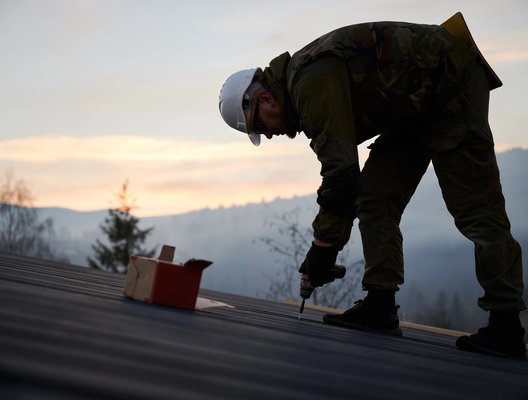 Comment devenir couvreur indépendant : Guide pratique