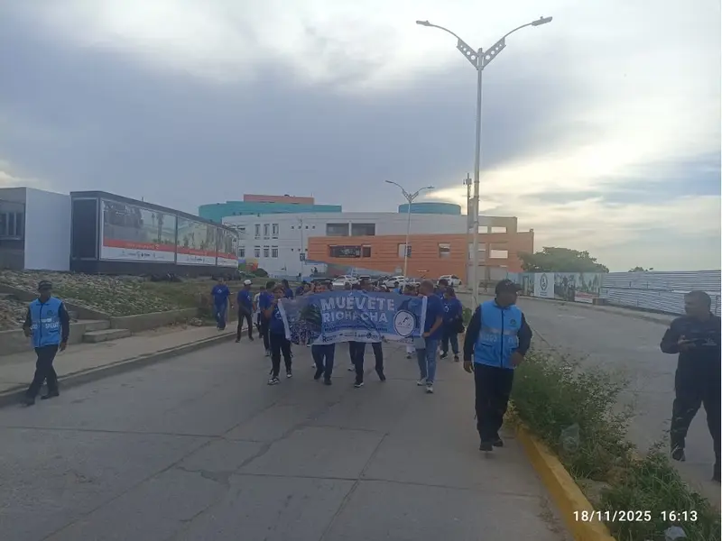 Actividad física en Plaza María Varilla con participantes del programa ‘Muévete por Riohacha’