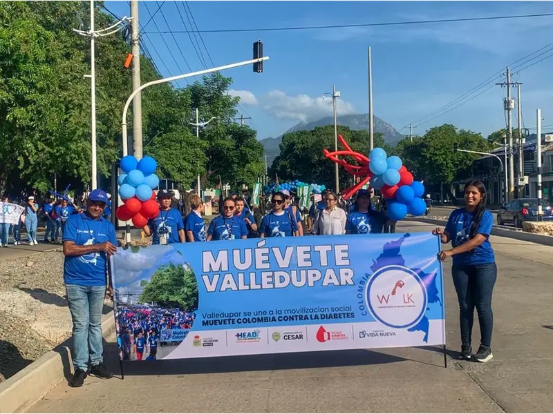 La caminata “Rompiendo Barreras, Cerrando Brechas” reunió a 380 personas