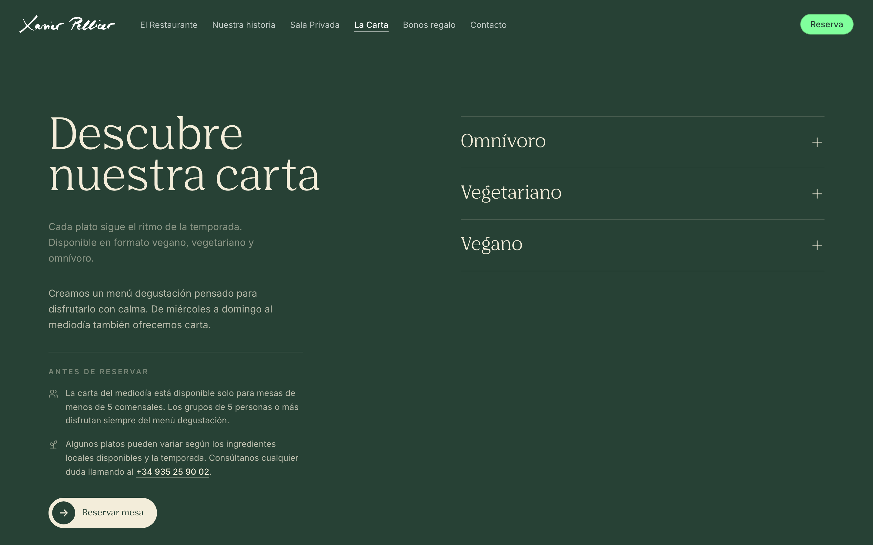 La página de la carta: los menús omnívoro, vegetariano y vegano desplegables, con el aviso de reserva previa