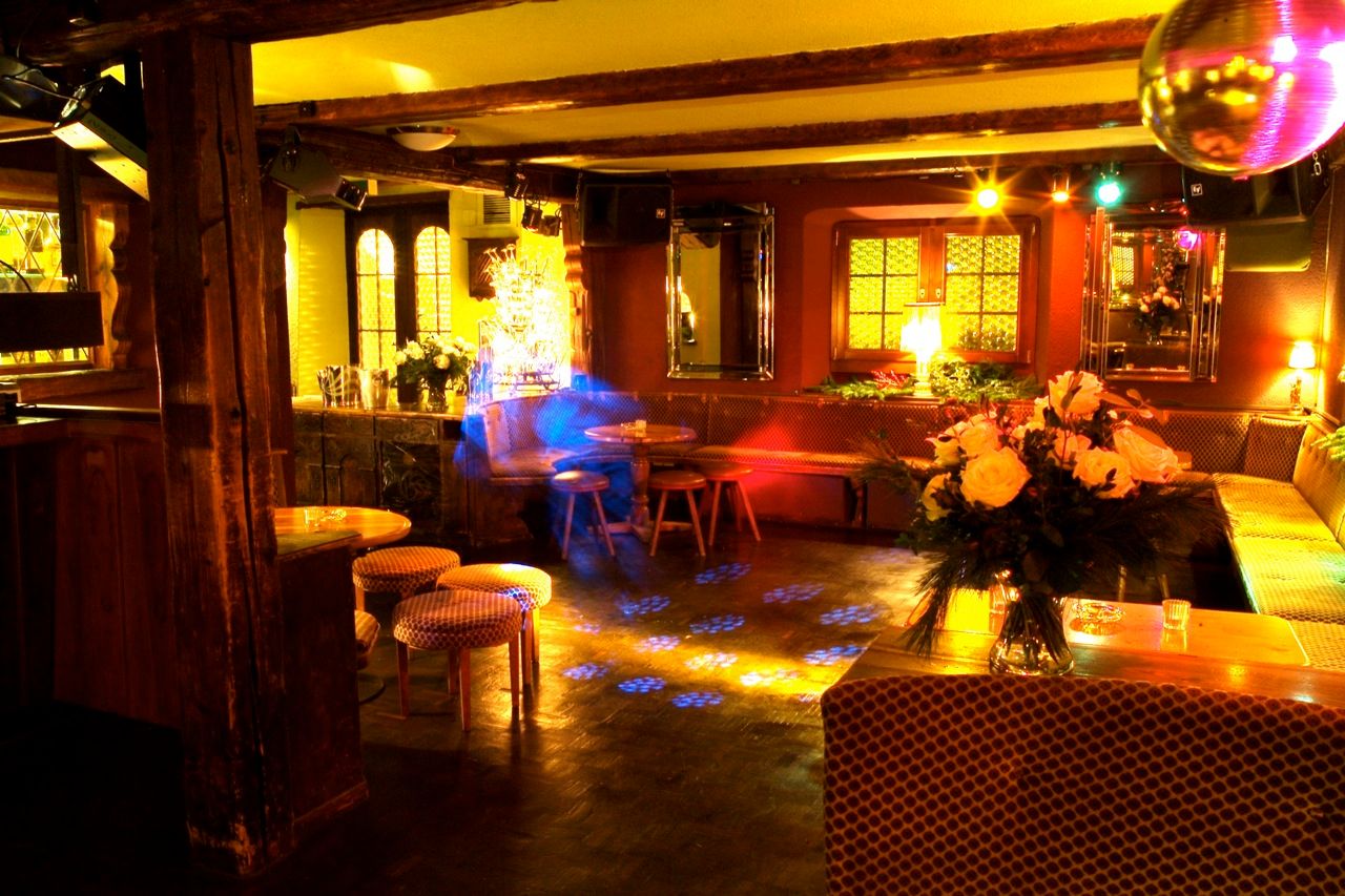 Davos Bar Nightlife Abend Nacht Party Après Ski