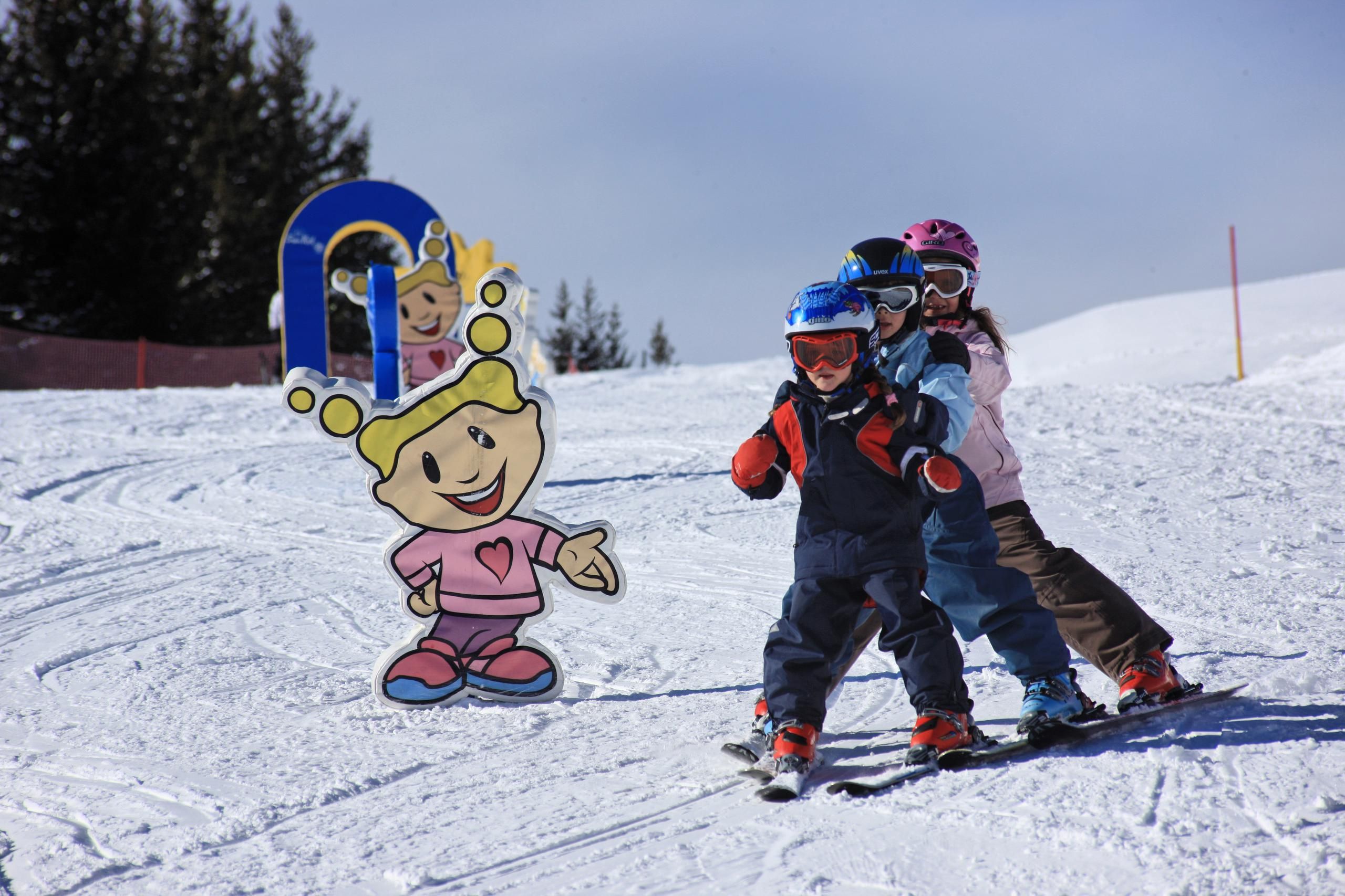 Klosters Kinderskifahren im Winter