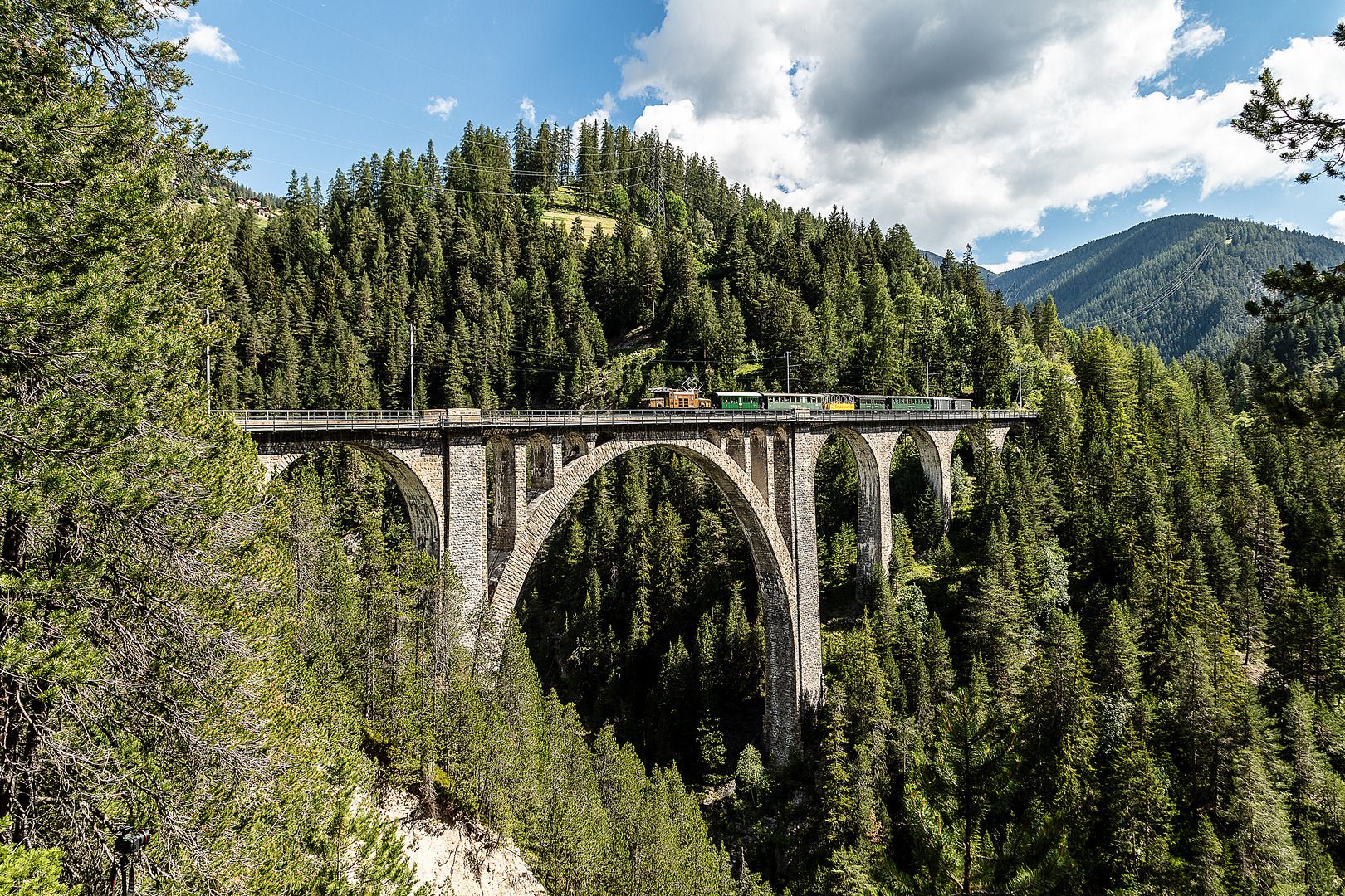 Nostalgiezug RhB Alpine Circle Berge Aussicht Täler Ausflüge Rundreise